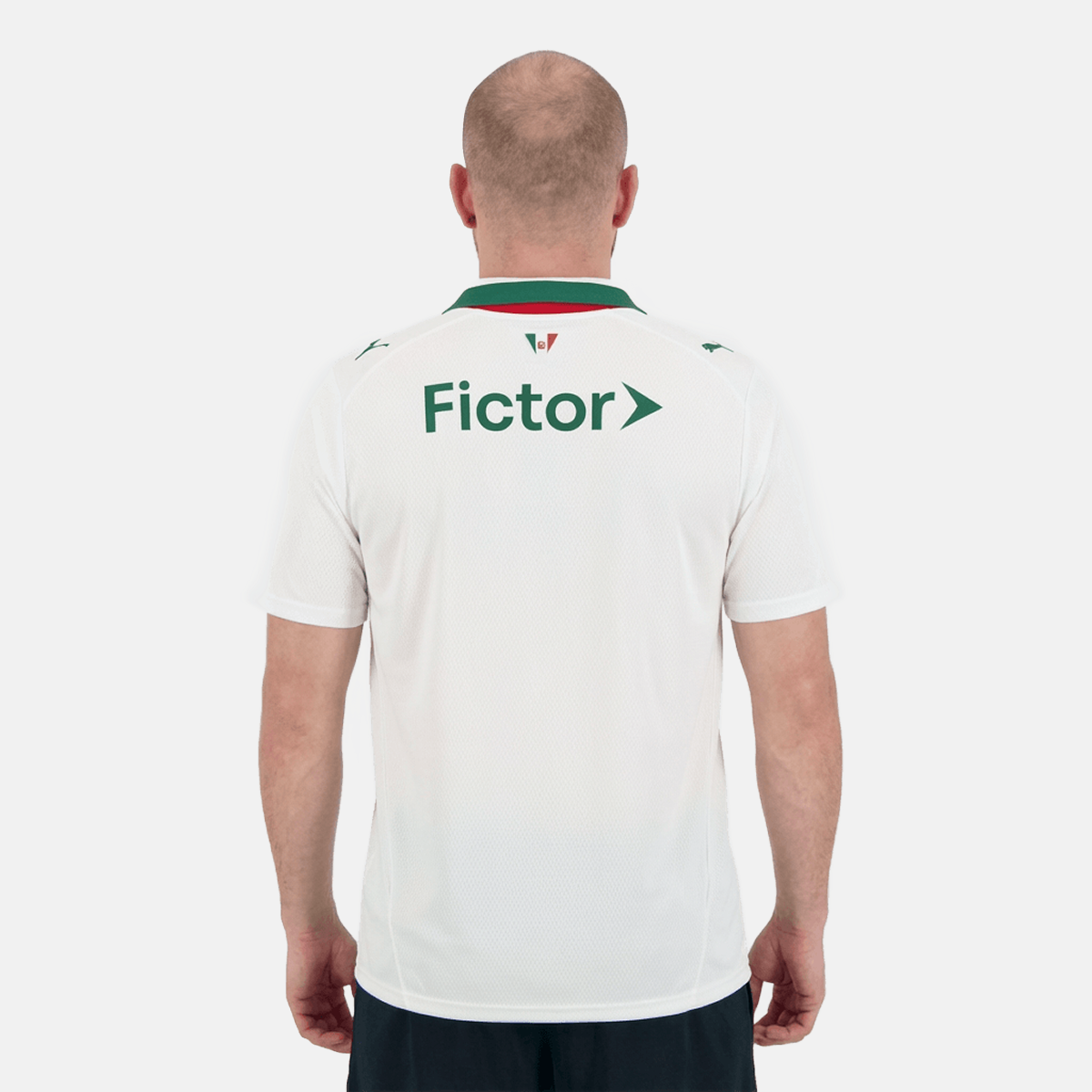 Camisa Puma Palmeiras 26/27 Away, Camisas de Futebol, PIQUE DE JOGADOR, O novo uniforme resgata a origem do clube mais vitorioso, construindo uma ponte entre o passado e o presente partindo da estética do Velho Continente para o clima de esperança encontrado pelos imigrantes que desembarcaram no Brasil. Com detalhes em homenagem aos ítalo-brasileiros que fundaram o clube em 1914. DETALHES Regular fit Gola careca recortada em cor contrastante com listras na frente Manga curta Recortes laterais com arte subli