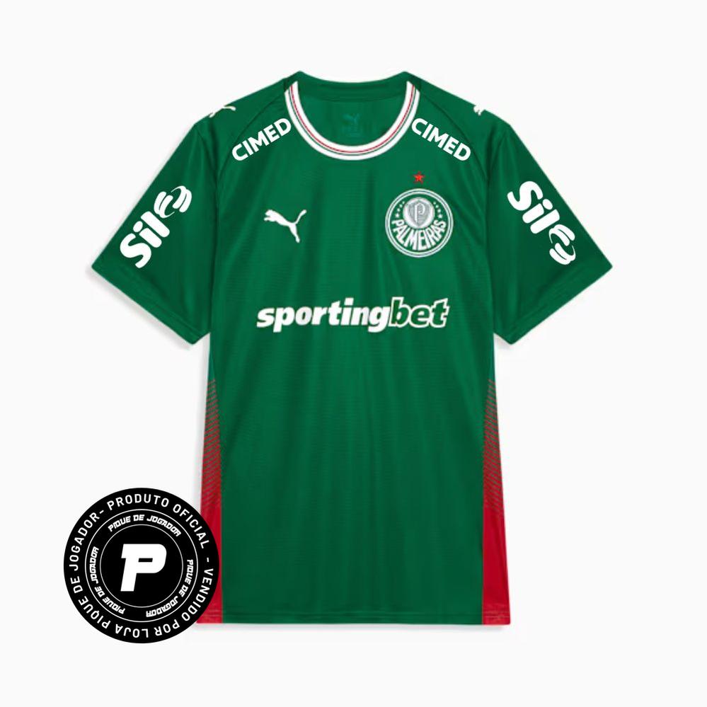Camisa Puma Palmeiras 26/27 Home C/ Patrocínios, Camisas de Futebol, PIQUE DE JOGADOR, O novo uniforme resgata a origem do clube mais vitorioso, construindo uma ponte entre o passado e o presente partindo da estética do Velho Continente para o clima de esperança encontrado pelos imigrantes que desembarcaram no Brasil. Com detalhes em homenagem aos ítalo-brasileiros que fundaram o clube em 1914. DETALHES Regular fit Gola careca recortada em cor contrastante com listras na frente Manga curta Recortes laterais