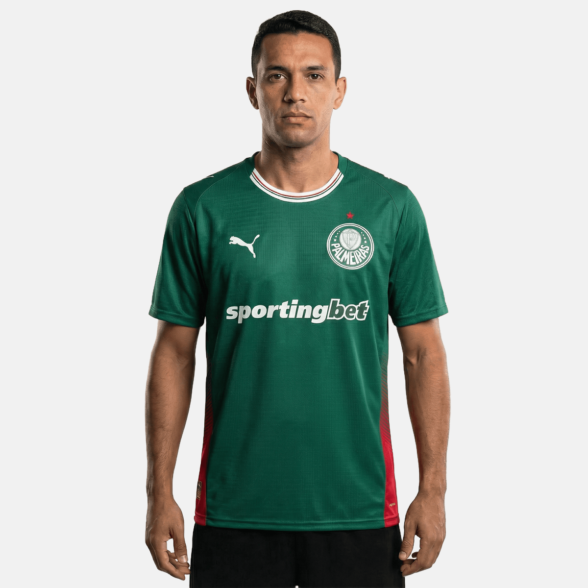 Camisa Puma Palmeiras 26/27 Home, Camisas de Futebol, PIQUE DE JOGADOR, O novo uniforme resgata a origem do clube mais vitorioso, construindo uma ponte entre o passado e o presente partindo da estética do Velho Continente para o clima de esperança encontrado pelos imigrantes que desembarcaram no Brasil. Com detalhes em homenagem aos ítalo-brasileiros que fundaram o clube em 1914. DETALHES Regular fit Gola careca recortada em cor contrastante com listras na frente Manga curta Recortes laterais com arte subli