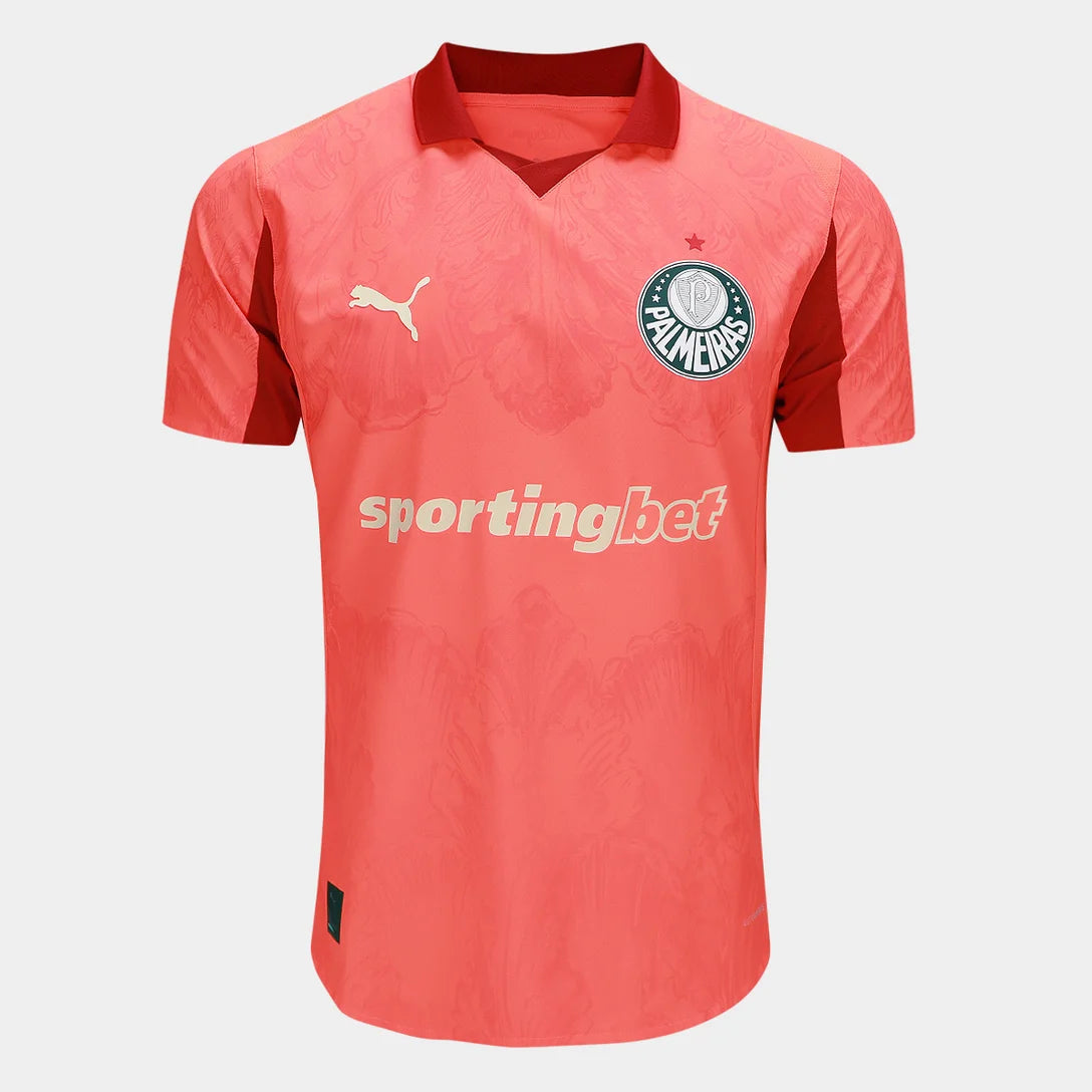 Camisa Puma Palmeiras x KidSuper 25/26 Jogador Goleiro, Camisas de Futebol, PIQUE DE JOGADOR, O novo manto do Palmeiras 2025/26 é mais que uma camisa.É um tributo à tradição, ao respeito e à grandeza da Sociedade Esportiva Palmeiras.Com um tom de verde clássico, detalhes em branco puro e a estrela do Mundial brilhando no peito, a nova camisa resgata as raízes do Verdão com elegância, leveza e aquele peso que só quem é Palestra entende. Inspirada nos uniformes históricos que marcaram gerações, a peça traz gr
