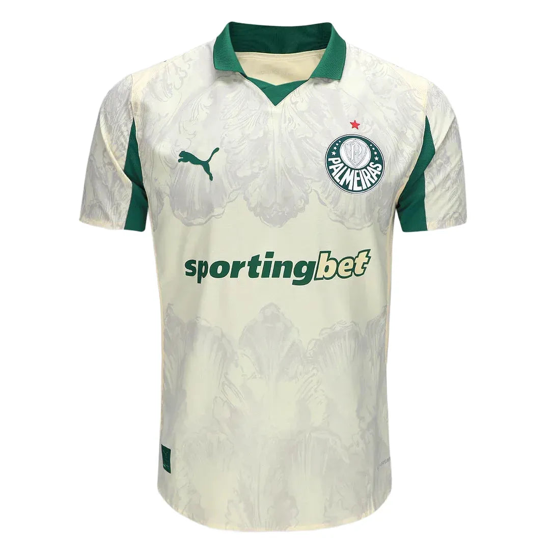 Camisa Puma Palmeiras x KidSuper 25/26 Jogador, Camisas de Futebol, PIQUE DE JOGADOR, O novo manto do Palmeiras 2025/26 é mais que uma camisa.É um tributo à tradição, ao respeito e à grandeza da Sociedade Esportiva Palmeiras.Com um tom de verde clássico, detalhes em branco puro e a estrela do Mundial brilhando no peito, a nova camisa resgata as raízes do Verdão com elegância, leveza e aquele peso que só quem é Palestra entende. Inspirada nos uniformes históricos que marcaram gerações, a peça traz grafismos 