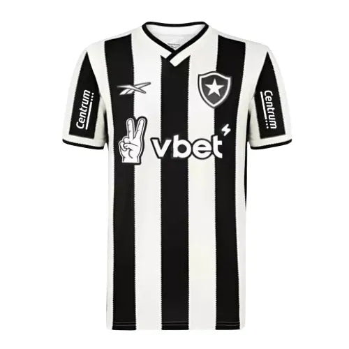 Camisa Reebok Botafogo 2024/25 I, Camisas de Futebol, PIQUE DE JOGADOR, A camisa titular do Botafogo para 2024/25 resgata a essência do clube com imponência. As faixas verticais em preto e branco ganham textura exclusiva e acabamento premium, com o escudo monocromático bordado no peito como símbolo de identidade. Um uniforme pensado para o torcedor que vive o Glorioso com intensidade e estilo. A Reebok entrega uma peça com caimento confortável, visual moderno e respeito total à tradição do Fogão. No detalhe