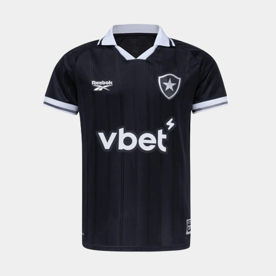 Camisa Reebok Botafogo 2025/26 II, Camisas de Futebol, PIQUE DE JOGADOR, A camisa 2025/26 II do Botafogo resgata a essência alvinegra com imponência. As faixas verticais texturizadas recebem acabamento premium, enquanto o escudo monocromático bordado no peito reforça identidade e tradição. Um manto pensado para quem vive o Glorioso com intensidade e estilo — no estádio ou no dia a dia. Especificações Técnicas Modelo: Torcedor masculino Temporada: 2025/26 Fornecedor: Reebok Tecido: 100% poliéster Tecnologia: