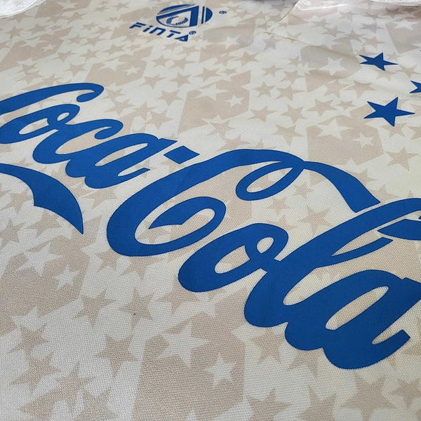 Camisa Retrô Cruzeiro 1993/94 Away, Camisa Futebol, Adidas, Ficha do Produto TecnologiaAeroReady: Sistema que controla o excesso de umidade do corpo, garantindo a rápida secagem do suor durante os exercícios. Composição: 100% PoliésterMarca: AdidasIndicada para: Jogo/CasualGênero: MasculinoEscudo: EmborrachadoOrigem: ImportadoManga: Curta-PIQUE DE JOGADOR