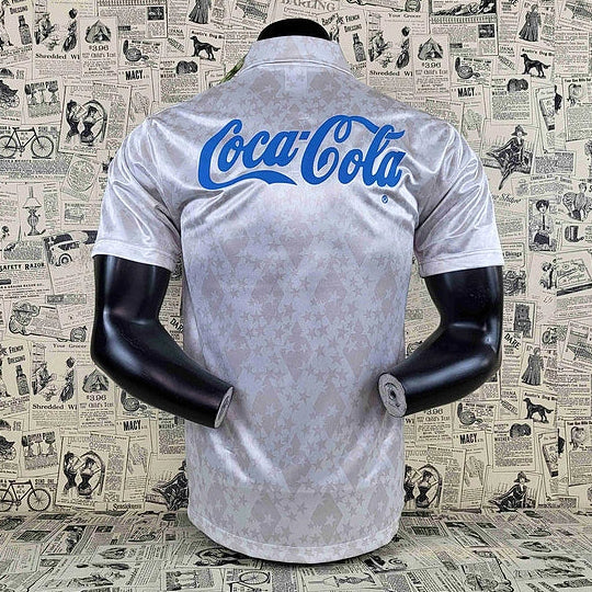 Camisa Retrô Cruzeiro 1993/94 Away, Camisa Futebol, Adidas, Ficha do Produto TecnologiaAeroReady: Sistema que controla o excesso de umidade do corpo, garantindo a rápida secagem do suor durante os exercícios. Composição: 100% PoliésterMarca: AdidasIndicada para: Jogo/CasualGênero: MasculinoEscudo: EmborrachadoOrigem: ImportadoManga: Curta-PIQUE DE JOGADOR