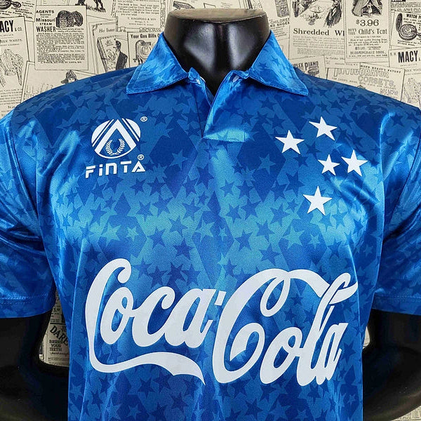 Camisa Retrô Cruzeiro 1993/94 Home, Camisa Futebol, Adidas, Ficha do Produto TecnologiaAeroReady: Sistema que controla o excesso de umidade do corpo, garantindo a rápida secagem do suor durante os exercícios. Composição: 100% PoliésterMarca: AdidasIndicada para: Jogo/CasualGênero: MasculinoEscudo: EmborrachadoOrigem: ImportadoManga: Curta-PIQUE DE JOGADOR