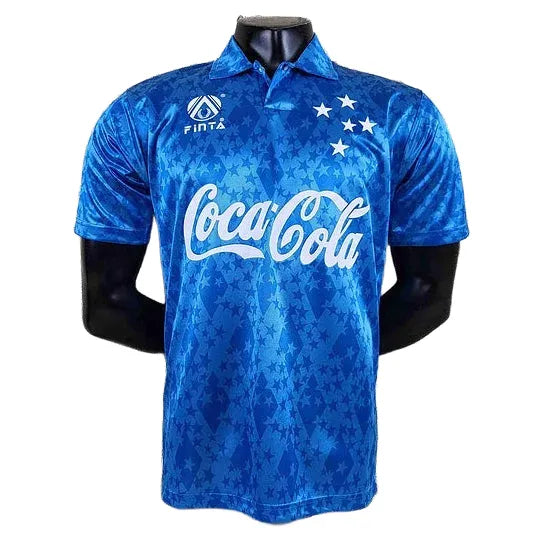 Camisa Retrô Cruzeiro 1993/94 Home, Camisa Futebol, Adidas, Ficha do Produto TecnologiaAeroReady: Sistema que controla o excesso de umidade do corpo, garantindo a rápida secagem do suor durante os exercícios. Composição: 100% PoliésterMarca: AdidasIndicada para: Jogo/CasualGênero: MasculinoEscudo: EmborrachadoOrigem: ImportadoManga: Curta-PIQUE DE JOGADOR