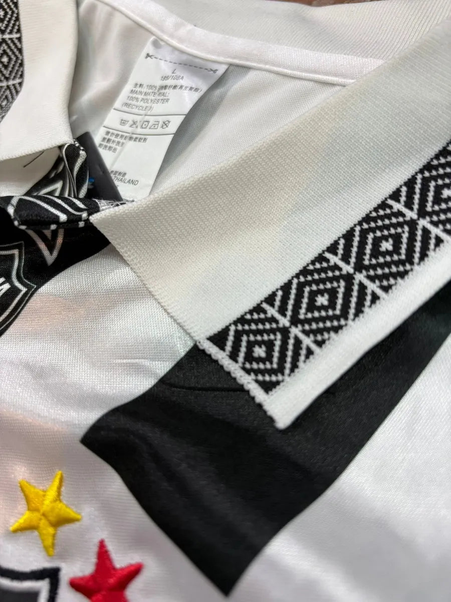 Camisa Umbro Atlético Mineiro 1994 Retrô, Camisa Futebol, Le Cock Sportif, Ficha do Produto Composição: 100% PoliésterIndicada para: Jogo/CasualGênero: MasculinoEscudo: BordadoOrigem: ImportadoManga: Curta-PIQUE DE JOGADOR