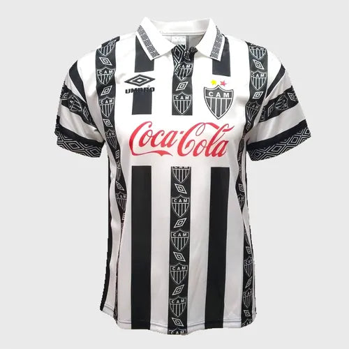 Camisa Umbro Atlético Mineiro 1994 Retrô, Camisa Futebol, Le Cock Sportif, Ficha do Produto Composição: 100% PoliésterIndicada para: Jogo/CasualGênero: MasculinoEscudo: BordadoOrigem: ImportadoManga: Curta-PIQUE DE JOGADOR