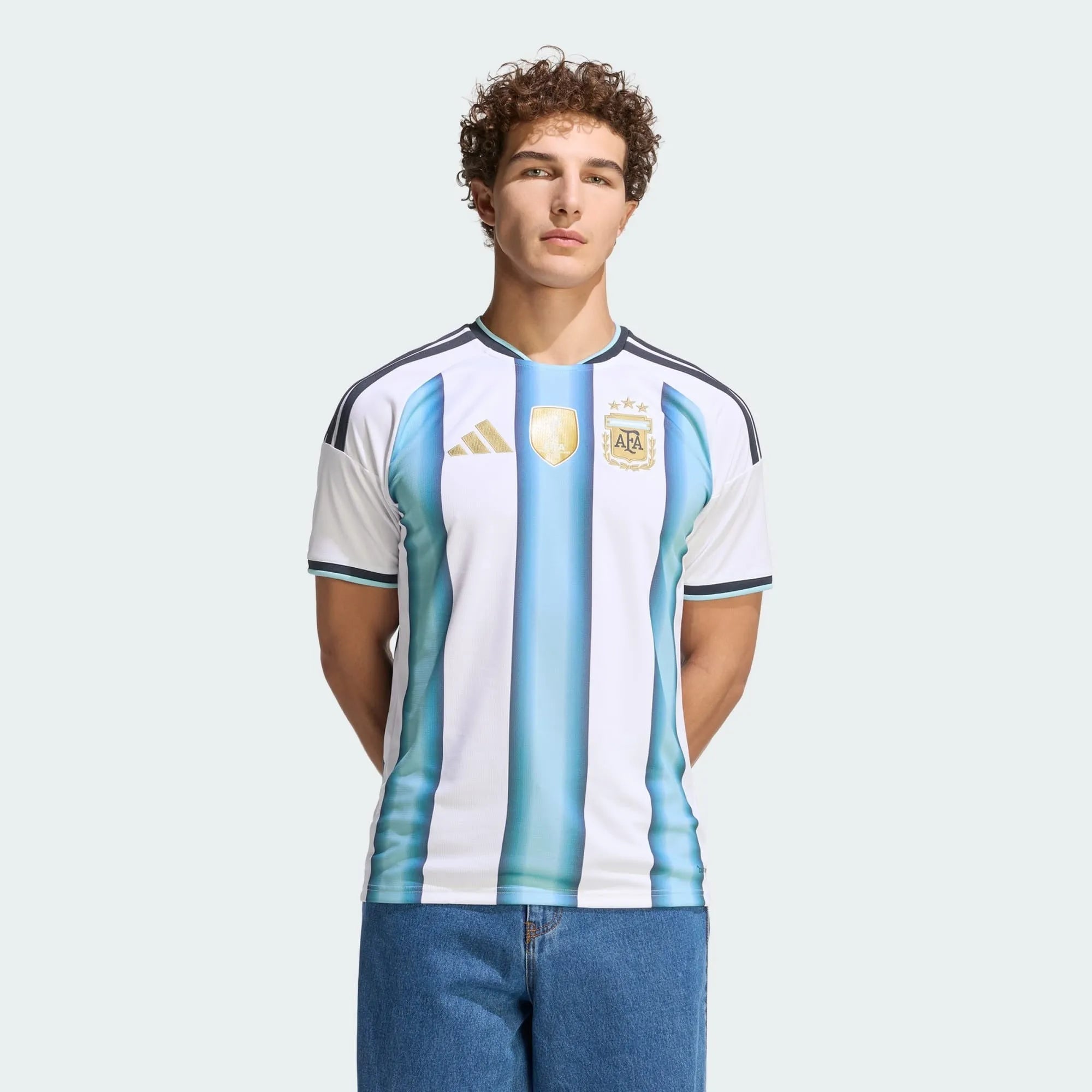 Camisa Argentina 26/27 Home, , PIQUE DE JOGADOR, Confeccionadas com tecido de poliéster de alta qualidade e uma tecnologia respirável de ponta, nossas camisas são uma fusão perfeita de conforto, resistência e frescor duradouro. Sinta-se envolvido(a) em luxo enquanto apoia o seu time, seja nas vibrantes arquibancadas ou no calor da competição nas quadras. O design exclusivo e as cores vibrantes destacam-se, tornando esta camisa um ícone de estilo para torcedores e jogadores. Adquira o seu manto agora mesmo e
