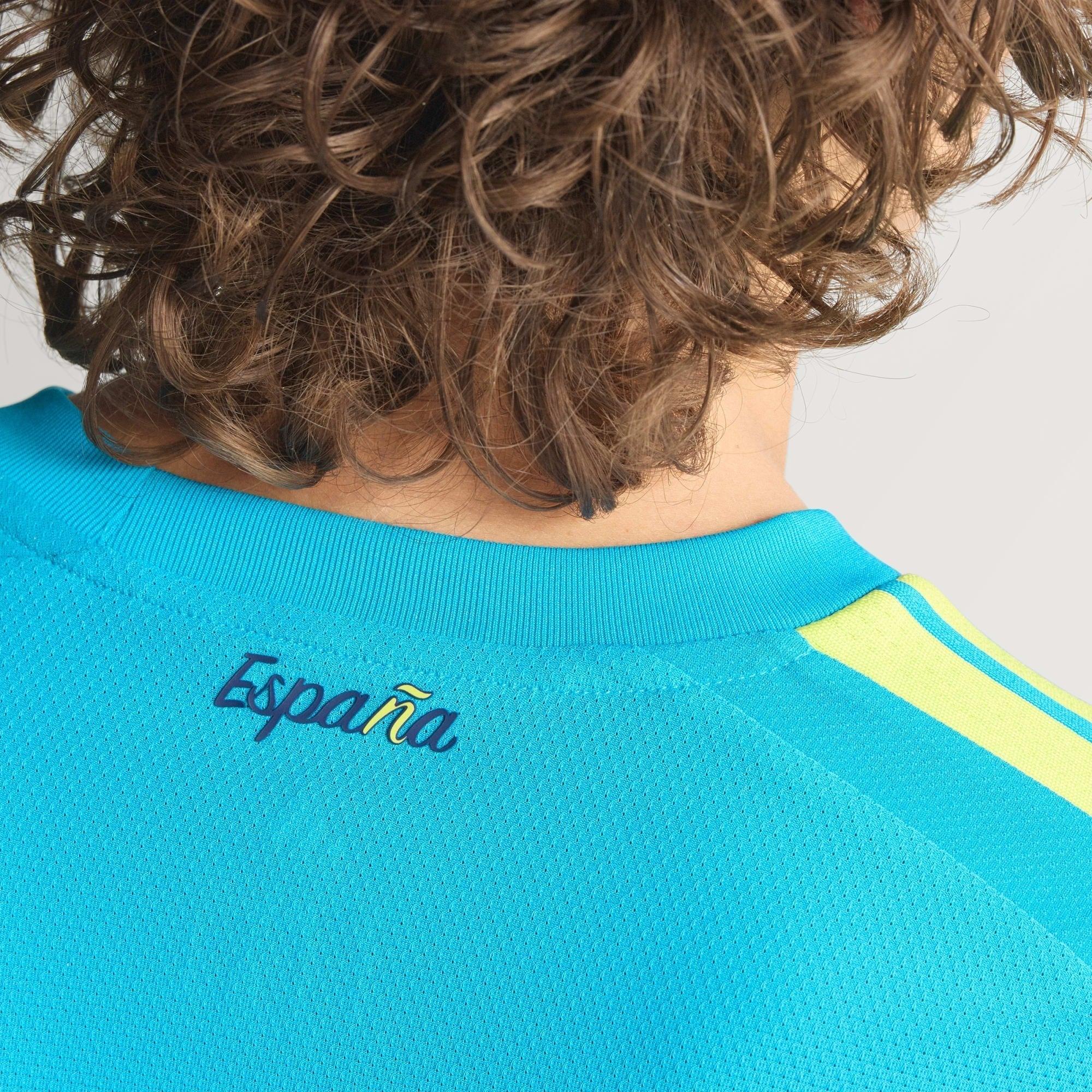 Camisa Goleiro Espanha 26/27 Home Jogador, Camisas de Futebol, PIQUE DE JOGADOR, A camisa do seu time favorito agora disponível em nossa loja! Confeccionadas com tecido de poliéster de alta qualidade e uma tecnologia respirável de ponta, nossas camisas são uma fusão perfeita de conforto, resistência e frescor duradouro. Sinta-se envolvido(a) em luxo enquanto apoia o seu time, seja nas vibrantes arquibancadas ou no calor da competição nas quadras. O design exclusivo e as cores vibrantes destacam-se, tornando