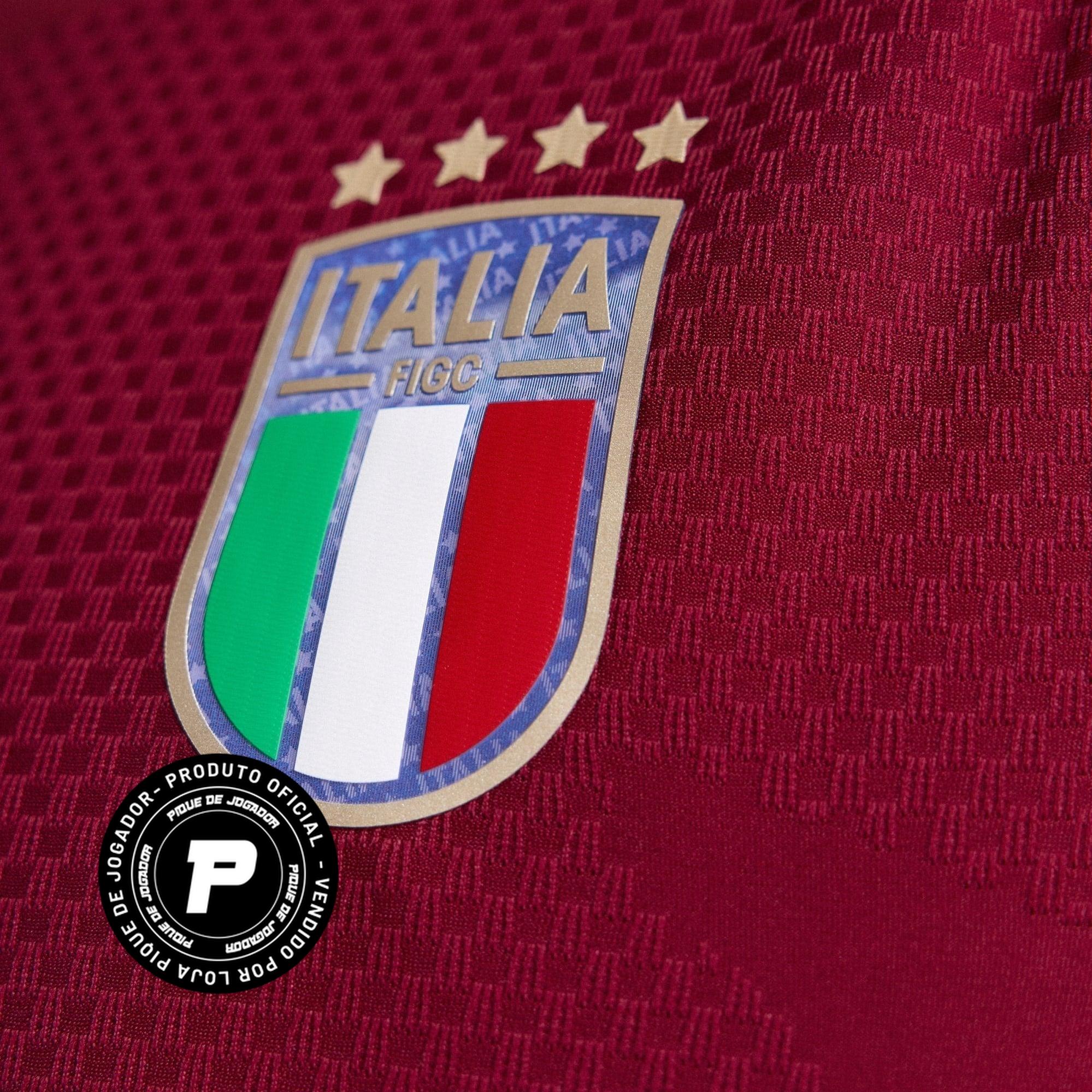 Camisa Goleiro Itália 26/27 Home Jogador, Camisas de Futebol, PIQUE DE JOGADOR, A camisa do seu time favorito agora disponível em nossa loja! Confeccionadas com tecido de poliéster de alta qualidade e uma tecnologia respirável de ponta, nossas camisas são uma fusão perfeita de conforto, resistência e frescor duradouro. Sinta-se envolvido(a) em luxo enquanto apoia o seu time, seja nas vibrantes arquibancadas ou no calor da competição nas quadras. O design exclusivo e as cores vibrantes destacam-se, tornando 