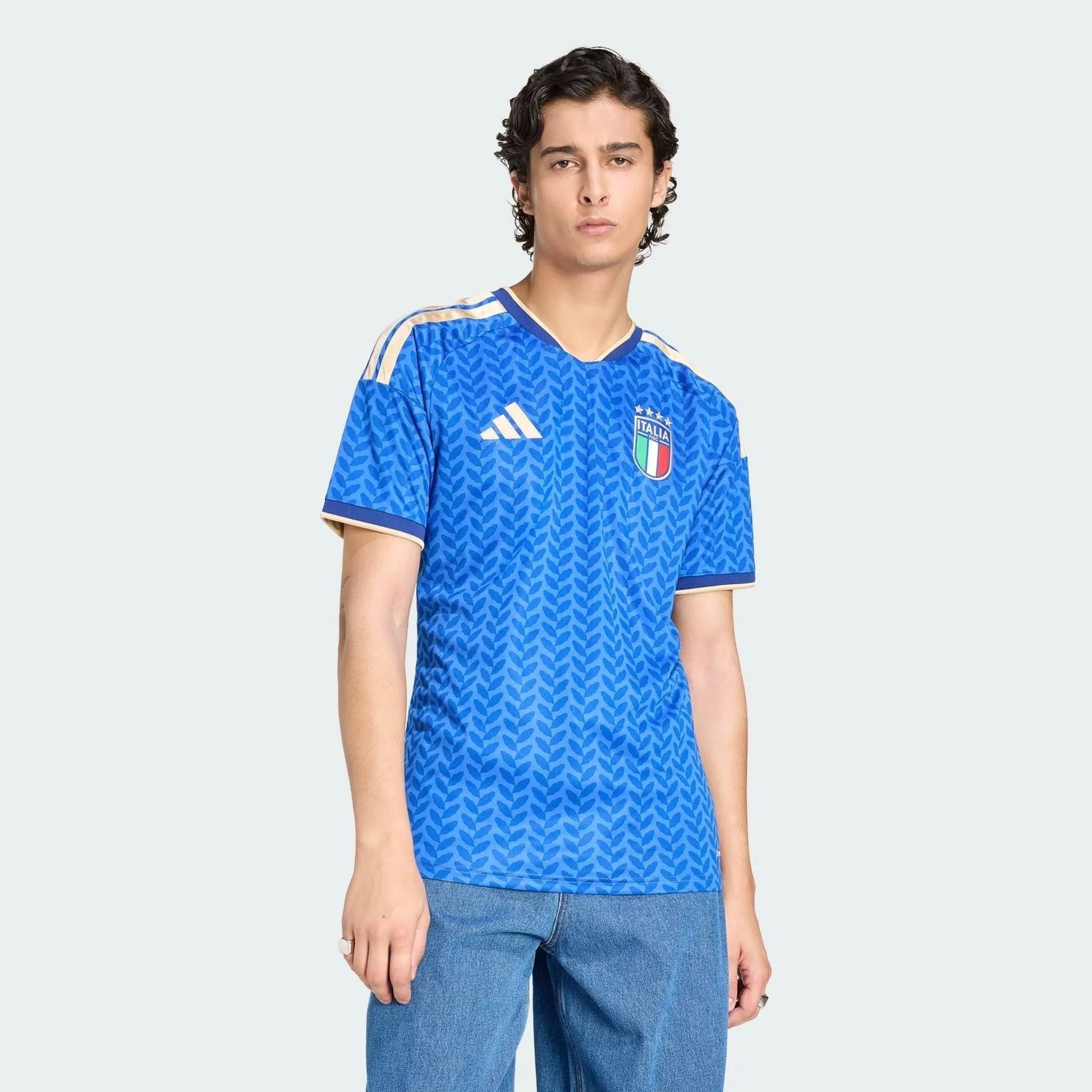 Camisa Itália 26/27 Home, , PIQUE DE JOGADOR, A camisa do seu time favorito agora disponível em nossa loja! Confeccionadas com tecido de poliéster de alta qualidade e uma tecnologia respirável de ponta, nossas camisas são uma fusão perfeita de conforto, resistência e frescor duradouro. Sinta-se envolvido(a) em luxo enquanto apoia o seu time, seja nas vibrantes arquibancadas ou no calor da competição nas quadras. O design exclusivo e as cores vibrantes destacam-se, tornando esta camisa um ícone de estilo par