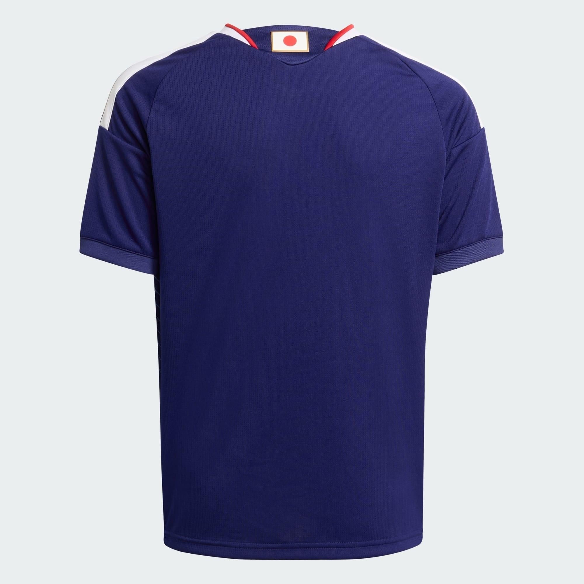 Conjunto Infantil Japão 26/27 Home, Camisas de Futebol, PIQUE DE JOGADOR, A camisa do seu time favorito agora disponível em nossa loja! Confeccionadas com tecido de poliéster de alta qualidade e uma tecnologia respirável de ponta, nossas camisas são uma fusão perfeita de conforto, resistência e frescor duradouro. Sinta-se envolvido(a) em luxo enquanto apoia o seu time, seja nas vibrantes arquibancadas ou no calor da competição nas quadras. O design exclusivo e as cores vibrantes destacam-se, tornando esta c