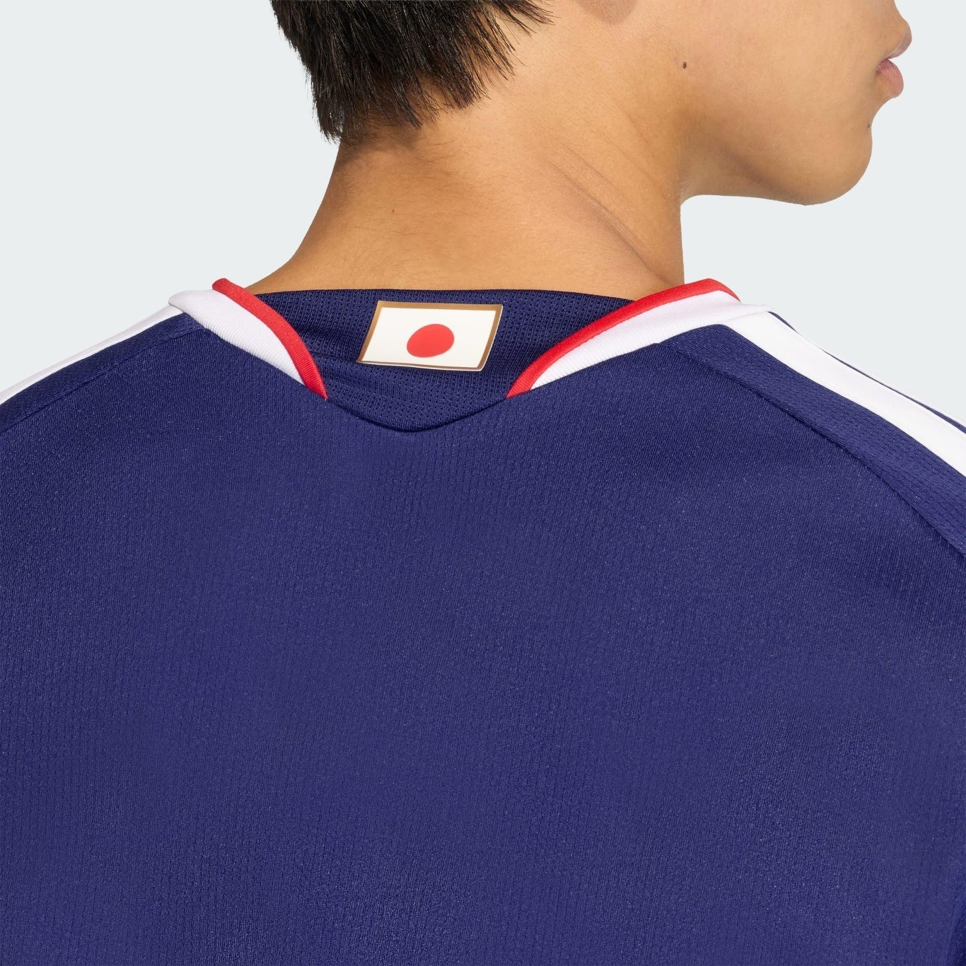 Camisa Japão 26/27 Home, , PIQUE DE JOGADOR, A camisa do seu time favorito agora disponível em nossa loja! Confeccionadas com tecido de poliéster de alta qualidade e uma tecnologia respirável de ponta, nossas camisas são uma fusão perfeita de conforto, resistência e frescor duradouro. Sinta-se envolvido(a) em luxo enquanto apoia o seu time, seja nas vibrantes arquibancadas ou no calor da competição nas quadras. O design exclusivo e as cores vibrantes destacam-se, tornando esta camisa um ícone de estilo para