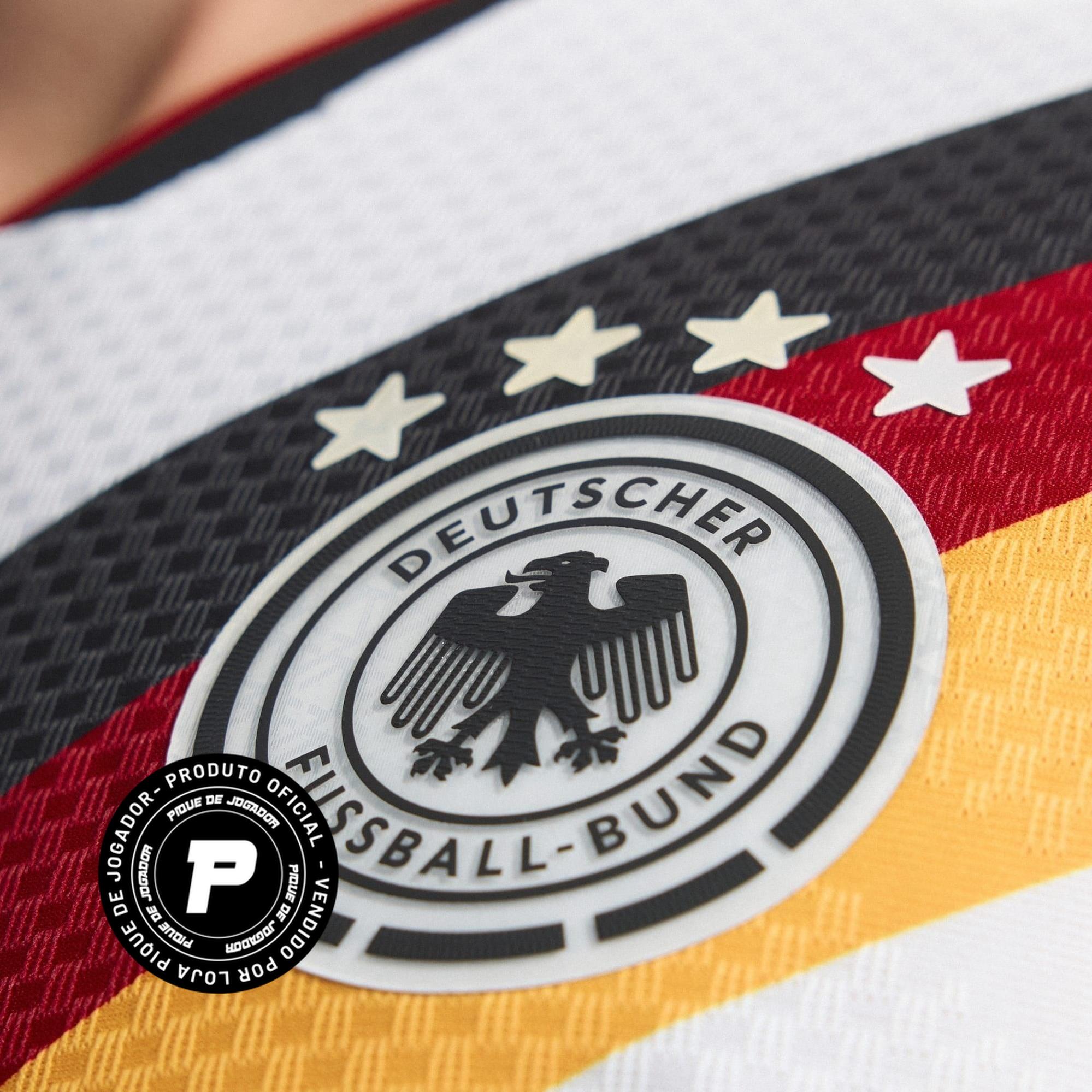 Camisa Alemanha 26/27 Home Jogador, Camisas de Futebol, PIQUE DE JOGADOR, A camisa do seu time favorito agora disponível em nossa loja! Confeccionadas com tecido de poliéster de alta qualidade e uma tecnologia respirável de ponta, nossas camisas são uma fusão perfeita de conforto, resistência e frescor duradouro. Sinta-se envolvido(a) em luxo enquanto apoia o seu time, seja nas vibrantes arquibancadas ou no calor da competição nas quadras. O design exclusivo e as cores vibrantes destacam-se, tornando esta c