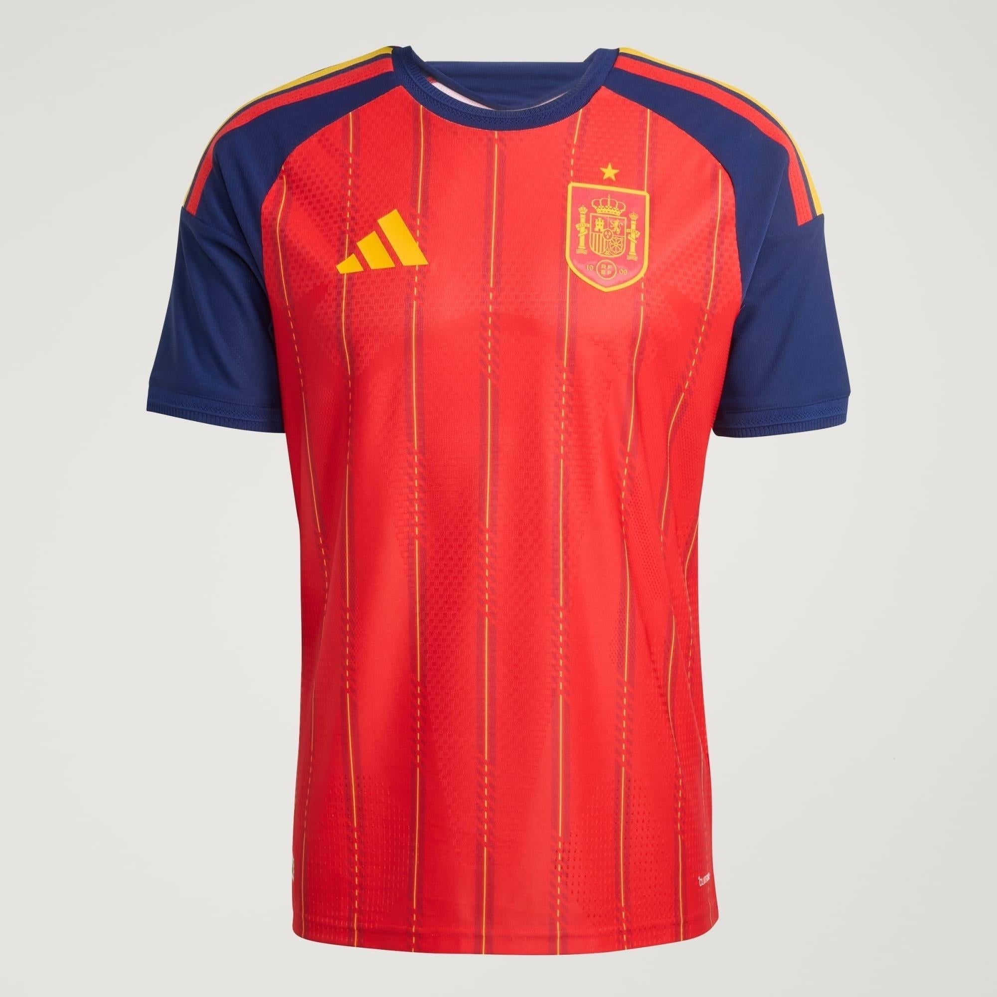 Camisa Espanha 26/27 Home Jogador, Camisas de Futebol, PIQUE DE JOGADOR, A camisa do seu time favorito agora disponível em nossa loja! Confeccionadas com tecido de poliéster de alta qualidade e uma tecnologia respirável de ponta, nossas camisas são uma fusão perfeita de conforto, resistência e frescor duradouro. Sinta-se envolvido(a) em luxo enquanto apoia o seu time, seja nas vibrantes arquibancadas ou no calor da competição nas quadras. O design exclusivo e as cores vibrantes destacam-se, tornando esta ca