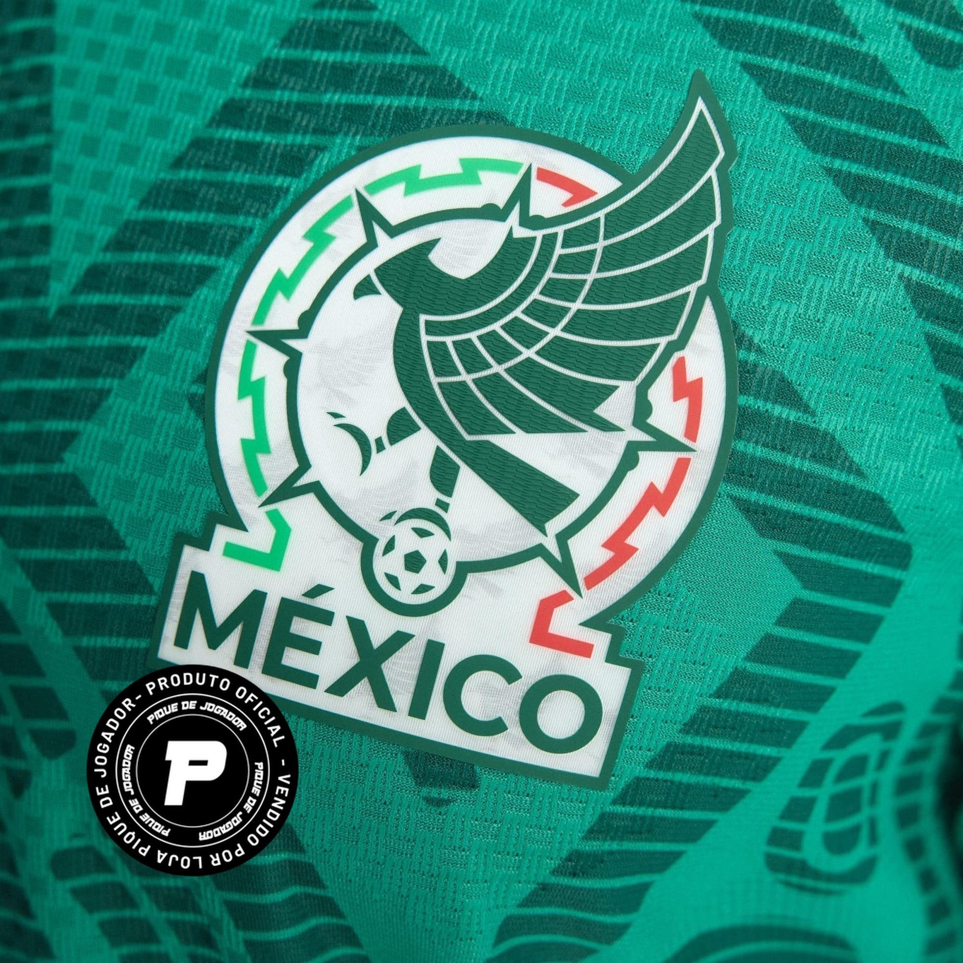 Camisa México 26/27 Home Jogador, Camisas de Futebol, PIQUE DE JOGADOR, A camisa do seu time favorito agora disponível em nossa loja! Confeccionadas com tecido de poliéster de alta qualidade e uma tecnologia respirável de ponta, nossas camisas são uma fusão perfeita de conforto, resistência e frescor duradouro. Sinta-se envolvido(a) em luxo enquanto apoia o seu time, seja nas vibrantes arquibancadas ou no calor da competição nas quadras. O design exclusivo e as cores vibrantes destacam-se, tornando esta cam