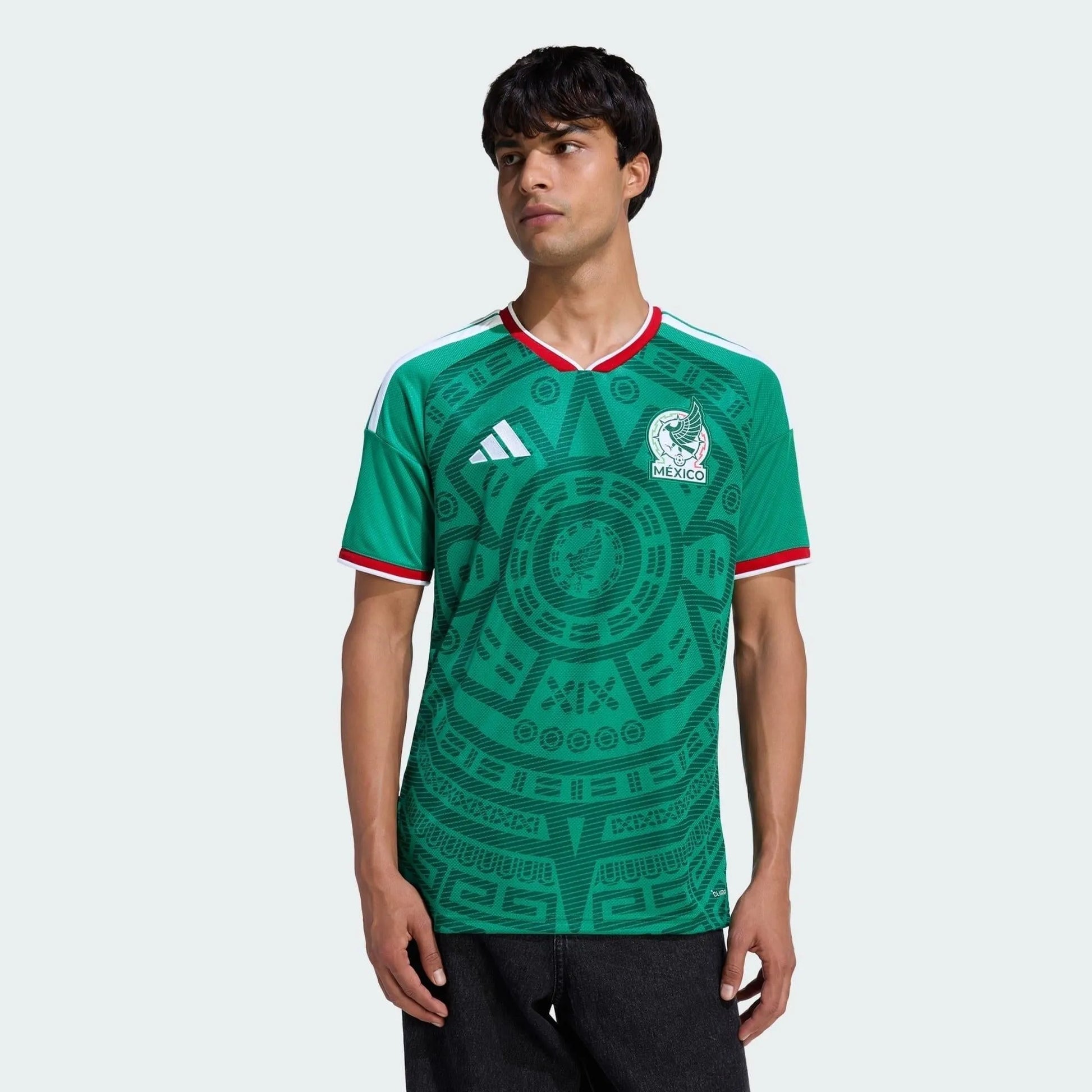 Camisa México 26/27 Home, , PIQUE DE JOGADOR, A camisa do seu time favorito agora disponível em nossa loja! Confeccionadas com tecido de poliéster de alta qualidade e uma tecnologia respirável de ponta, nossas camisas são uma fusão perfeita de conforto, resistência e frescor duradouro. Sinta-se envolvido(a) em luxo enquanto apoia o seu time, seja nas vibrantes arquibancadas ou no calor da competição nas quadras. O design exclusivo e as cores vibrantes destacam-se, tornando esta camisa um ícone de estilo par