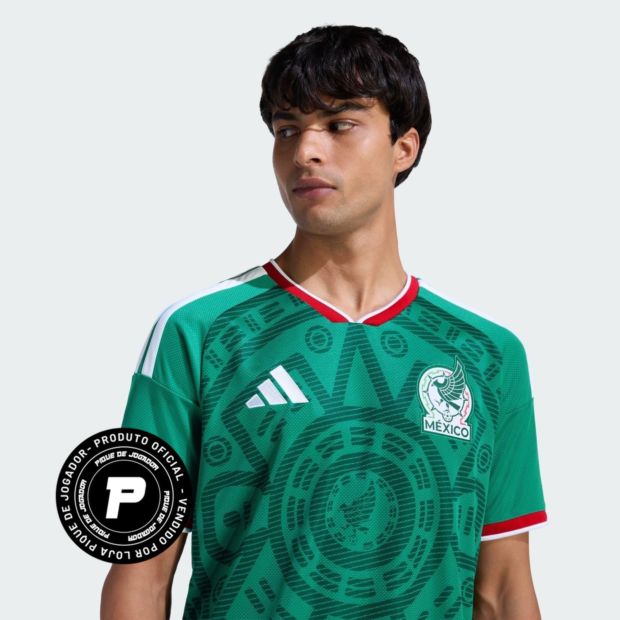Camisa México 26/27 Home, , PIQUE DE JOGADOR, A camisa do seu time favorito agora disponível em nossa loja! Confeccionadas com tecido de poliéster de alta qualidade e uma tecnologia respirável de ponta, nossas camisas são uma fusão perfeita de conforto, resistência e frescor duradouro. Sinta-se envolvido(a) em luxo enquanto apoia o seu time, seja nas vibrantes arquibancadas ou no calor da competição nas quadras. O design exclusivo e as cores vibrantes destacam-se, tornando esta camisa um ícone de estilo par