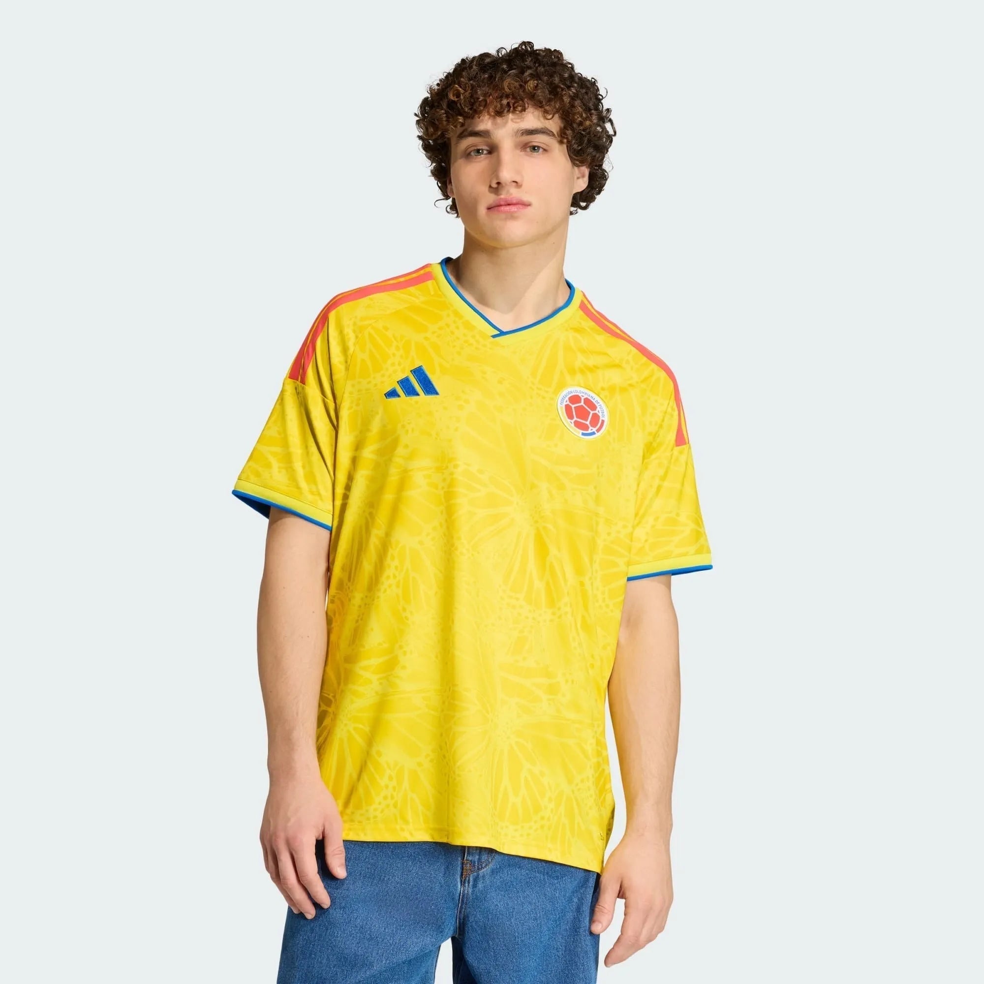 Camisa Colômbia 26/27 Home, , PIQUE DE JOGADOR, A camisa do seu time favorito agora disponível em nossa loja! Confeccionadas com tecido de poliéster de alta qualidade e uma tecnologia respirável de ponta, nossas camisas são uma fusão perfeita de conforto, resistência e frescor duradouro. Sinta-se envolvido(a) em luxo enquanto apoia o seu time, seja nas vibrantes arquibancadas ou no calor da competição nas quadras. O design exclusivo e as cores vibrantes destacam-se, tornando esta camisa um ícone de estilo p