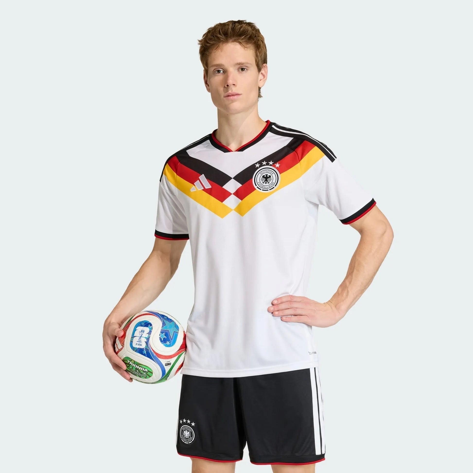Camisa Alemanha 26/27 Home, , PIQUE DE JOGADOR, A camisa do seu time favorito agora disponível em nossa loja! Confeccionadas com tecido de poliéster de alta qualidade e uma tecnologia respirável de ponta, nossas camisas são uma fusão perfeita de conforto, resistência e frescor duradouro. Sinta-se envolvido(a) em luxo enquanto apoia o seu time, seja nas vibrantes arquibancadas ou no calor da competição nas quadras. O design exclusivo e as cores vibrantes destacam-se, tornando esta camisa um ícone de estilo p
