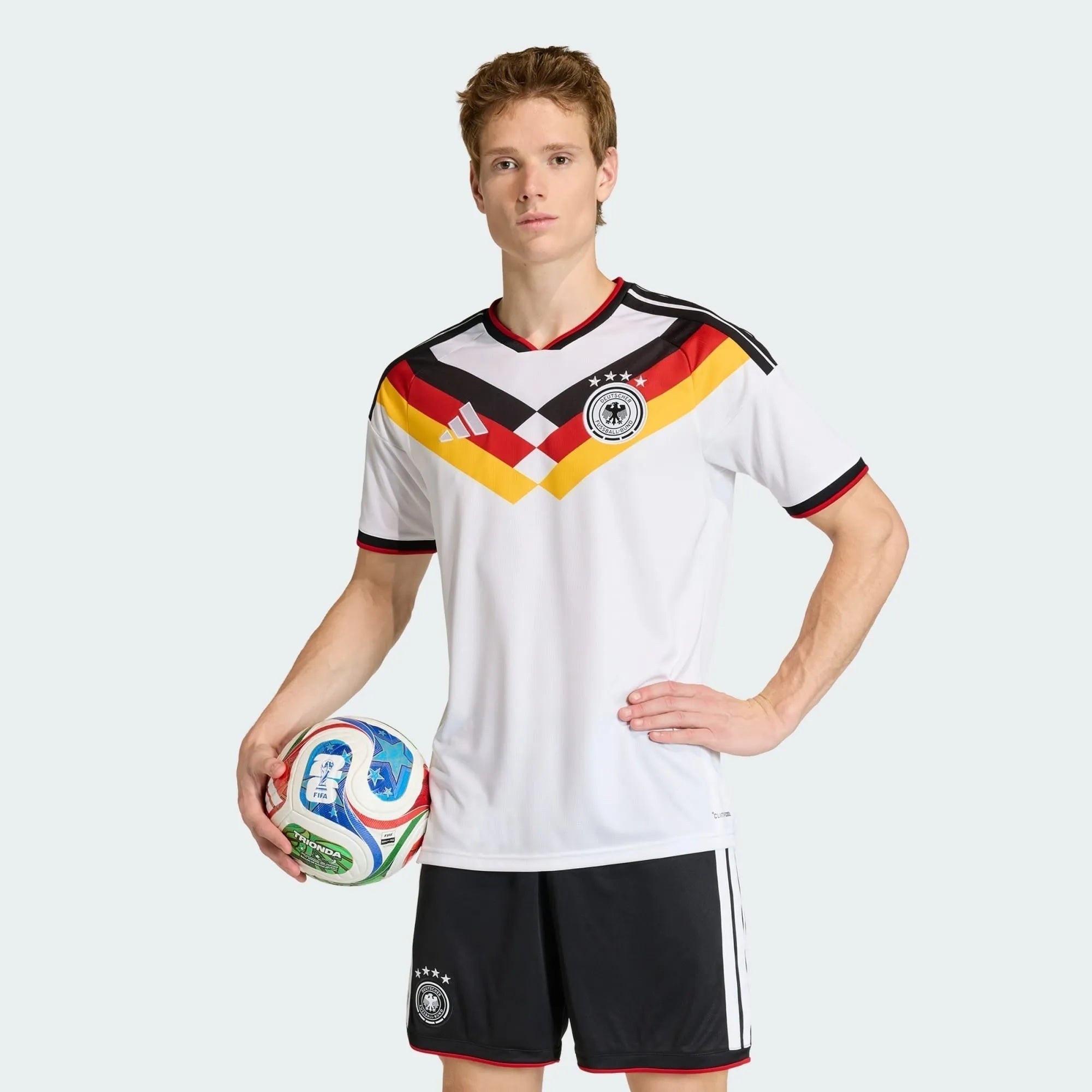 Camisa Alemanha 26/27 Home, , PIQUE DE JOGADOR, A camisa do seu time favorito agora disponível em nossa loja! Confeccionadas com tecido de poliéster de alta qualidade e uma tecnologia respirável de ponta, nossas camisas são uma fusão perfeita de conforto, resistência e frescor duradouro. Sinta-se envolvido(a) em luxo enquanto apoia o seu time, seja nas vibrantes arquibancadas ou no calor da competição nas quadras. O design exclusivo e as cores vibrantes destacam-se, tornando esta camisa um ícone de estilo p