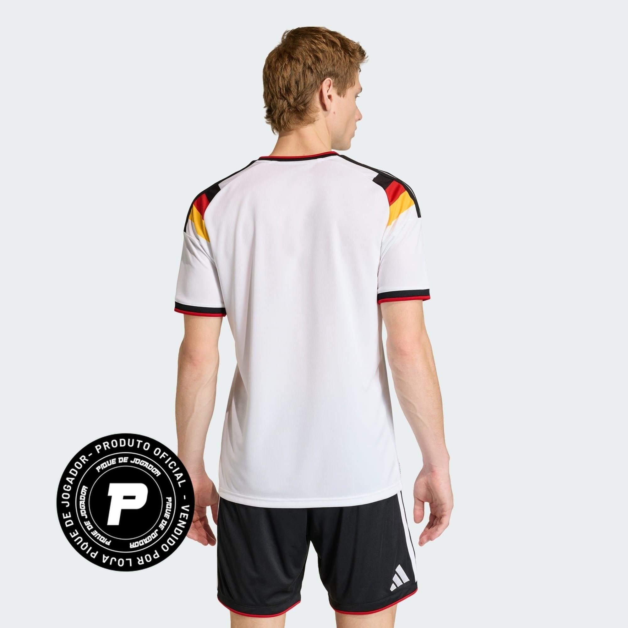 Camisa Alemanha 26/27 Home, , PIQUE DE JOGADOR, A camisa do seu time favorito agora disponível em nossa loja! Confeccionadas com tecido de poliéster de alta qualidade e uma tecnologia respirável de ponta, nossas camisas são uma fusão perfeita de conforto, resistência e frescor duradouro. Sinta-se envolvido(a) em luxo enquanto apoia o seu time, seja nas vibrantes arquibancadas ou no calor da competição nas quadras. O design exclusivo e as cores vibrantes destacam-se, tornando esta camisa um ícone de estilo p