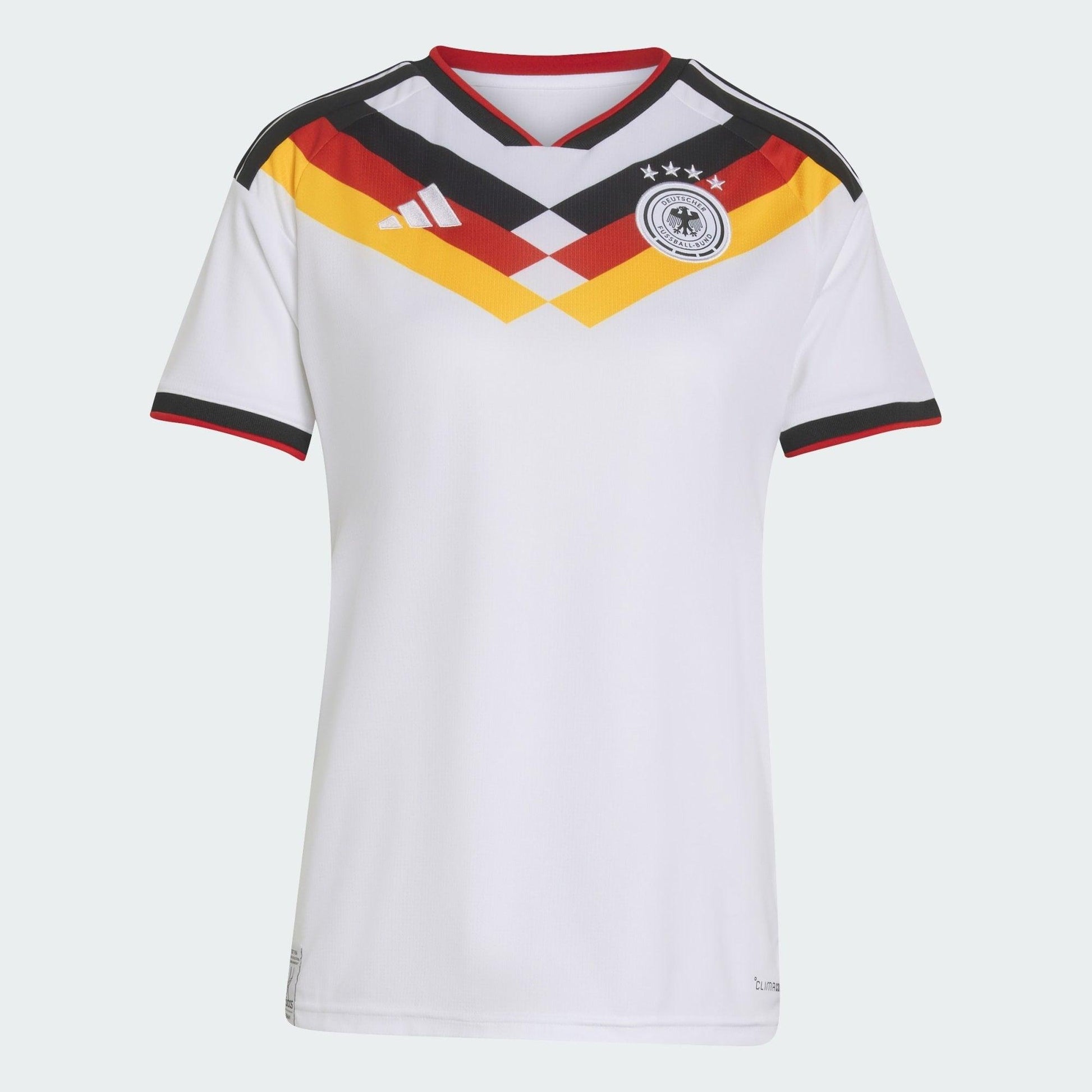 Camisa Feminina Alemanha 26/27 Home, Camisas de Futebol, PIQUE DE JOGADOR, A camisa do seu time favorito agora disponível em nossa loja! Confeccionadas com tecido de poliéster de alta qualidade e uma tecnologia respirável de ponta, nossas camisas são uma fusão perfeita de conforto, resistência e frescor duradouro. Sinta-se envolvido(a) em luxo enquanto apoia o seu time, seja nas vibrantes arquibancadas ou no calor da competição nas quadras. O design exclusivo e as cores vibrantes destacam-se, tornando esta 