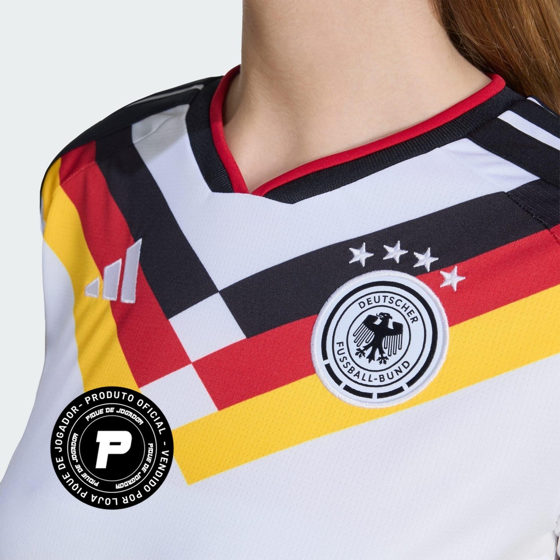 Camisa Feminina Alemanha 26/27 Home, Camisas de Futebol, PIQUE DE JOGADOR, A camisa do seu time favorito agora disponível em nossa loja! Confeccionadas com tecido de poliéster de alta qualidade e uma tecnologia respirável de ponta, nossas camisas são uma fusão perfeita de conforto, resistência e frescor duradouro. Sinta-se envolvido(a) em luxo enquanto apoia o seu time, seja nas vibrantes arquibancadas ou no calor da competição nas quadras. O design exclusivo e as cores vibrantes destacam-se, tornando esta 