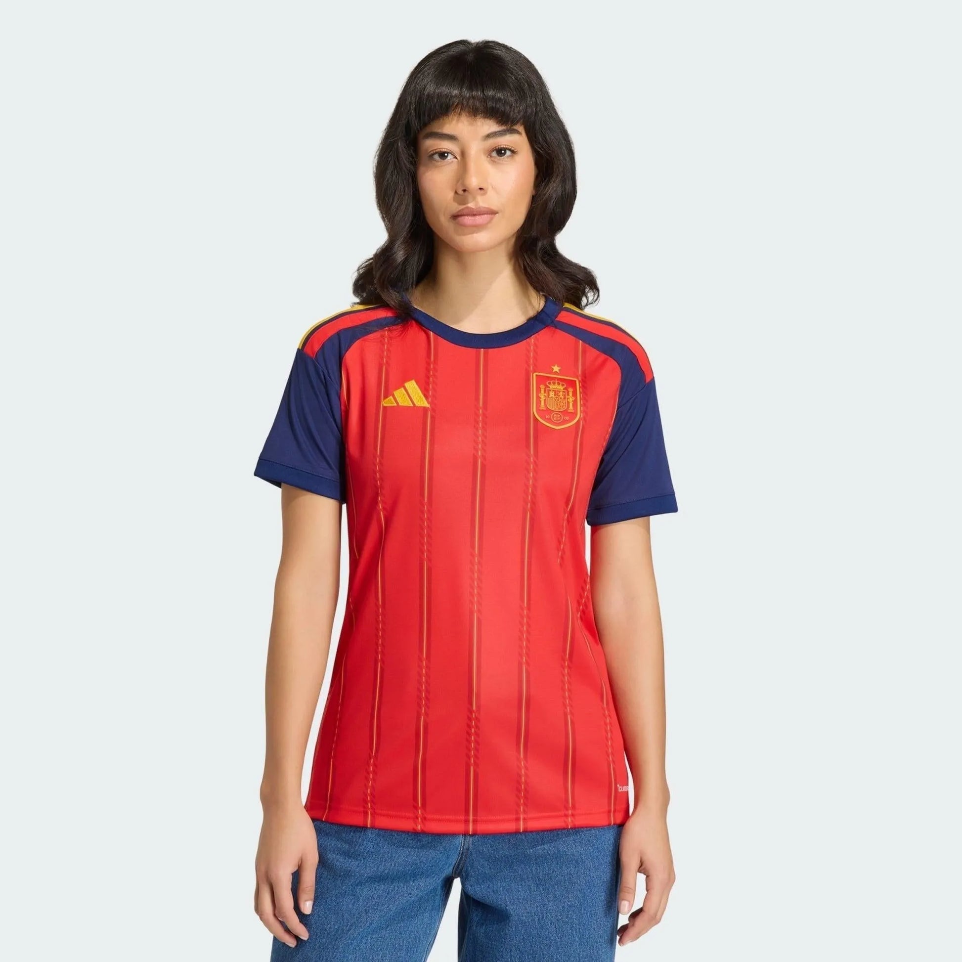 Camisa Feminina Espanha 26/27 Home, Camisas de Futebol, PIQUE DE JOGADOR, A camisa do seu time favorito agora disponível em nossa loja! Confeccionadas com tecido de poliéster de alta qualidade e uma tecnologia respirável de ponta, nossas camisas são uma fusão perfeita de conforto, resistência e frescor duradouro. Sinta-se envolvido(a) em luxo enquanto apoia o seu time, seja nas vibrantes arquibancadas ou no calor da competição nas quadras. O design exclusivo e as cores vibrantes destacam-se, tornando esta c