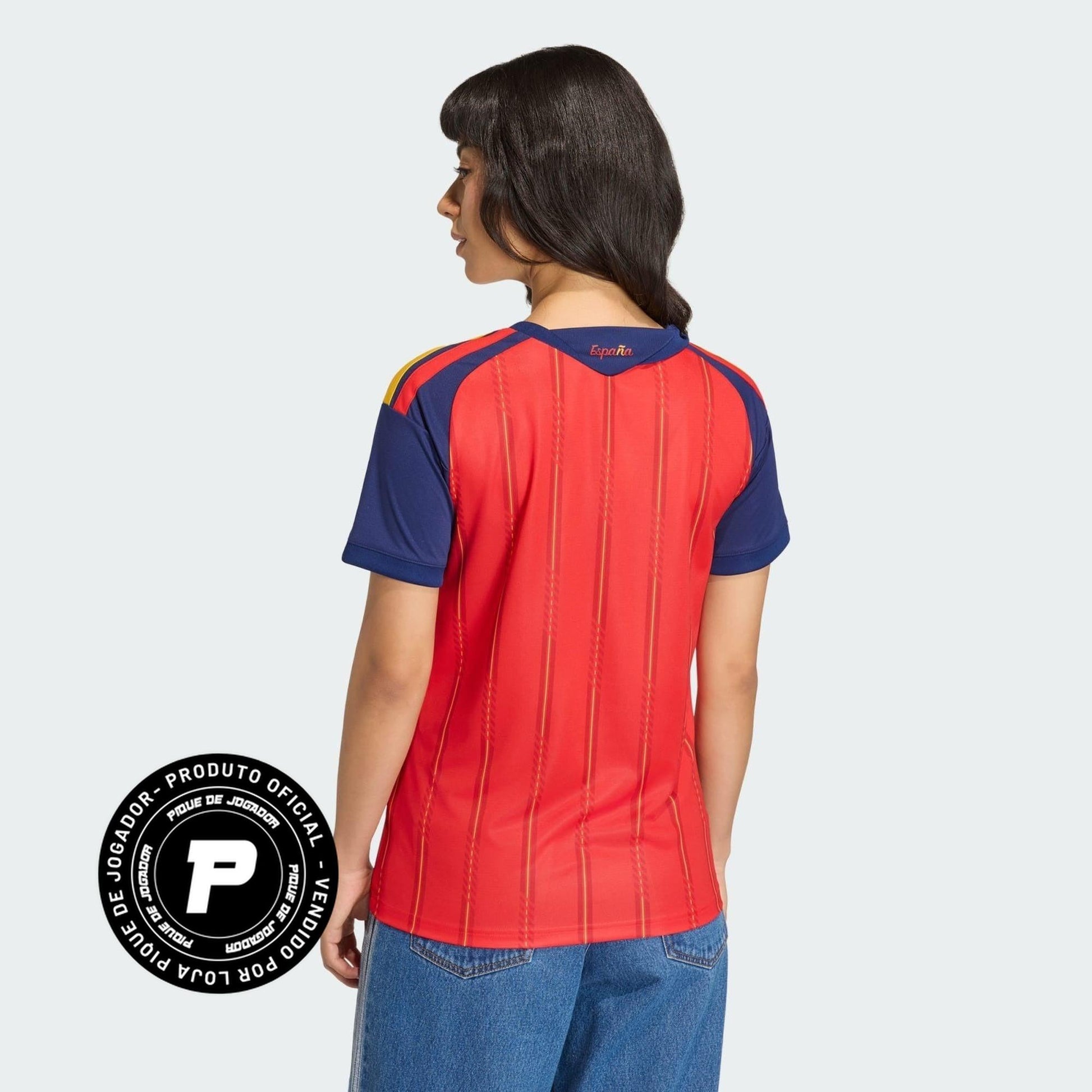 Camisa Feminina Espanha 26/27 Home, Camisas de Futebol, PIQUE DE JOGADOR, A camisa do seu time favorito agora disponível em nossa loja! Confeccionadas com tecido de poliéster de alta qualidade e uma tecnologia respirável de ponta, nossas camisas são uma fusão perfeita de conforto, resistência e frescor duradouro. Sinta-se envolvido(a) em luxo enquanto apoia o seu time, seja nas vibrantes arquibancadas ou no calor da competição nas quadras. O design exclusivo e as cores vibrantes destacam-se, tornando esta c