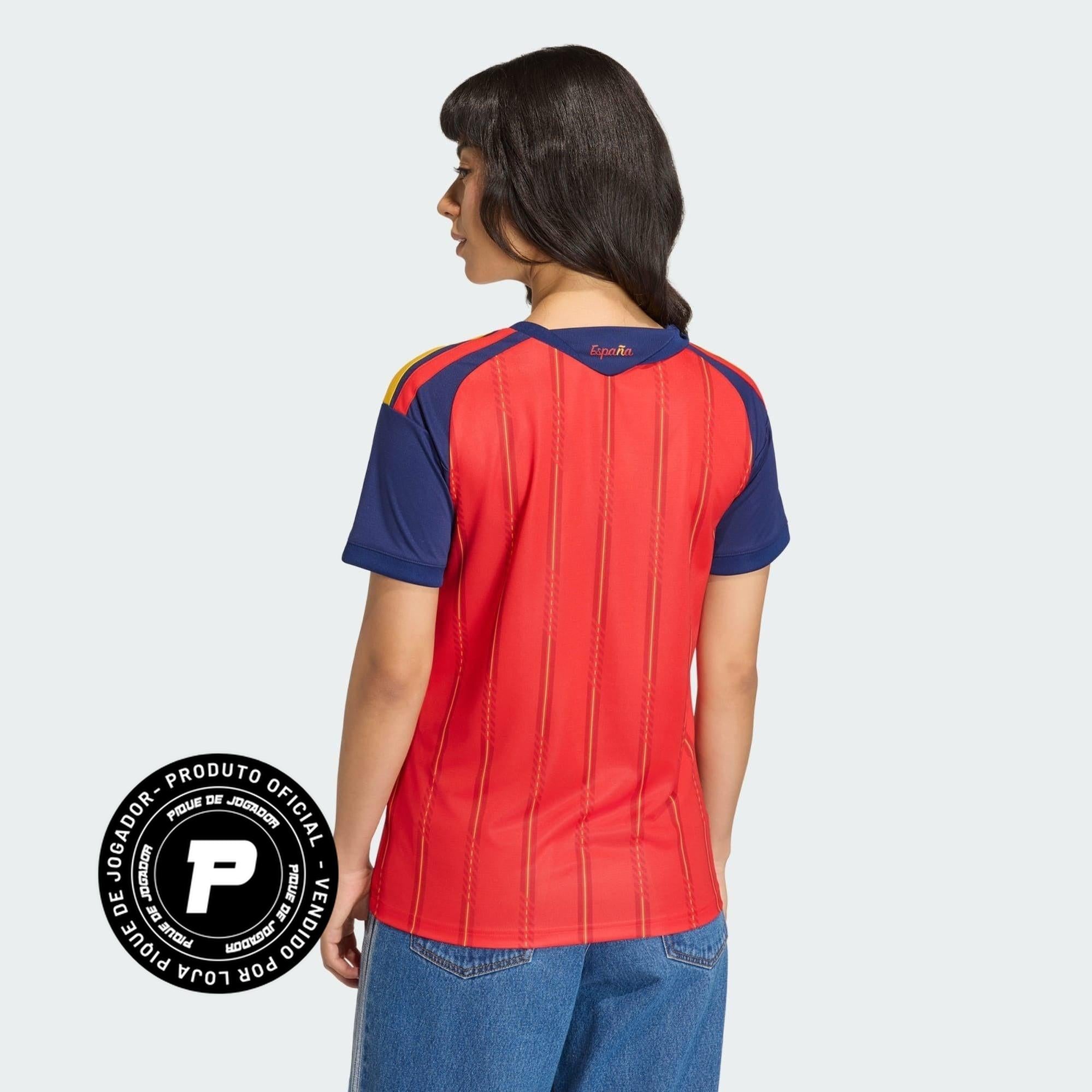 Camisa Feminina Espanha 26/27 Home, Camisas de Futebol, PIQUE DE JOGADOR, A camisa do seu time favorito agora disponível em nossa loja! Confeccionadas com tecido de poliéster de alta qualidade e uma tecnologia respirável de ponta, nossas camisas são uma fusão perfeita de conforto, resistência e frescor duradouro. Sinta-se envolvido(a) em luxo enquanto apoia o seu time, seja nas vibrantes arquibancadas ou no calor da competição nas quadras. O design exclusivo e as cores vibrantes destacam-se, tornando esta c
