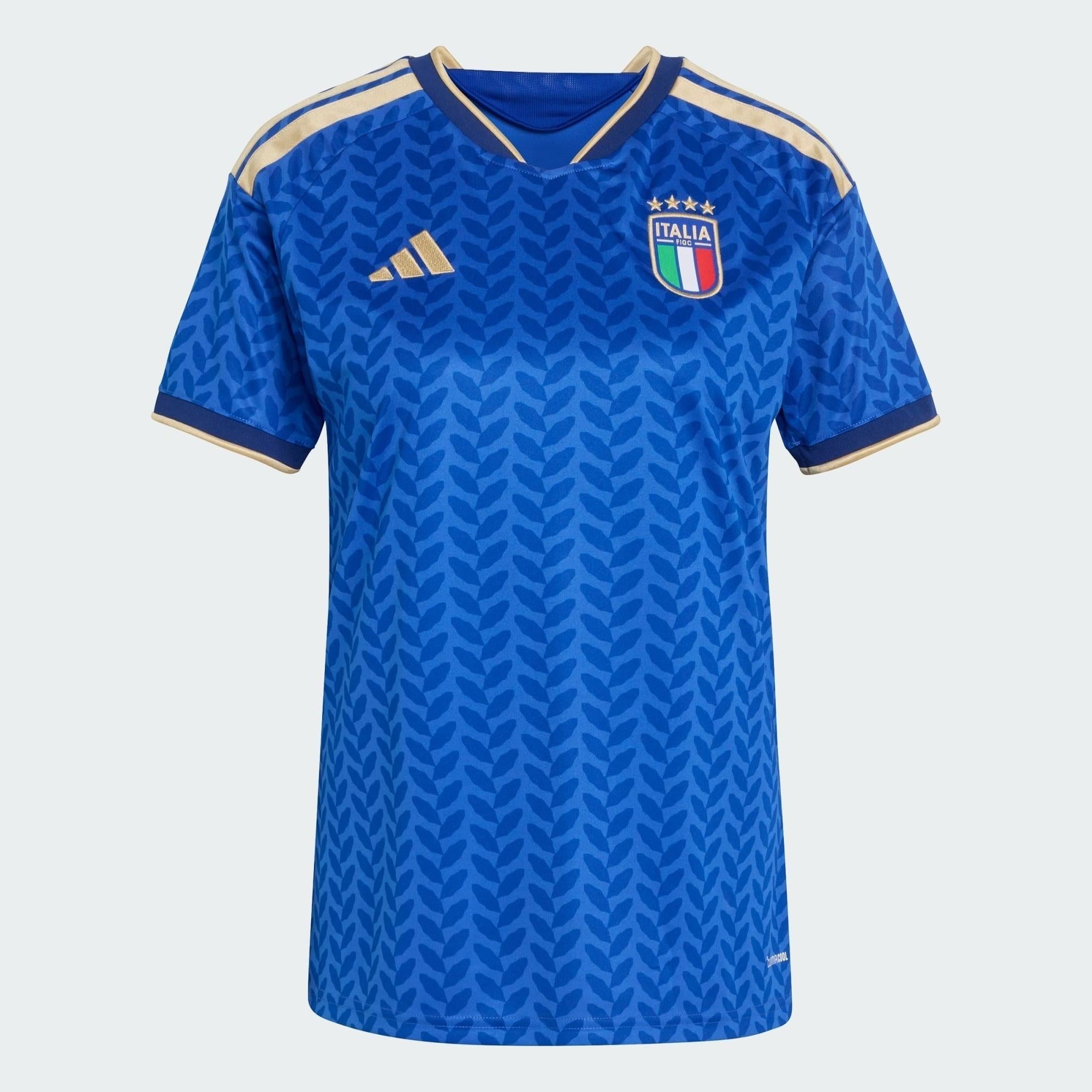 Camisa Feminina Itália 26/27 Home, Camisas de Futebol, PIQUE DE JOGADOR, A camisa do seu time favorito agora disponível em nossa loja! Confeccionadas com tecido de poliéster de alta qualidade e uma tecnologia respirável de ponta, nossas camisas são uma fusão perfeita de conforto, resistência e frescor duradouro. Sinta-se envolvido(a) em luxo enquanto apoia o seu time, seja nas vibrantes arquibancadas ou no calor da competição nas quadras. O design exclusivo e as cores vibrantes destacam-se, tornando esta ca