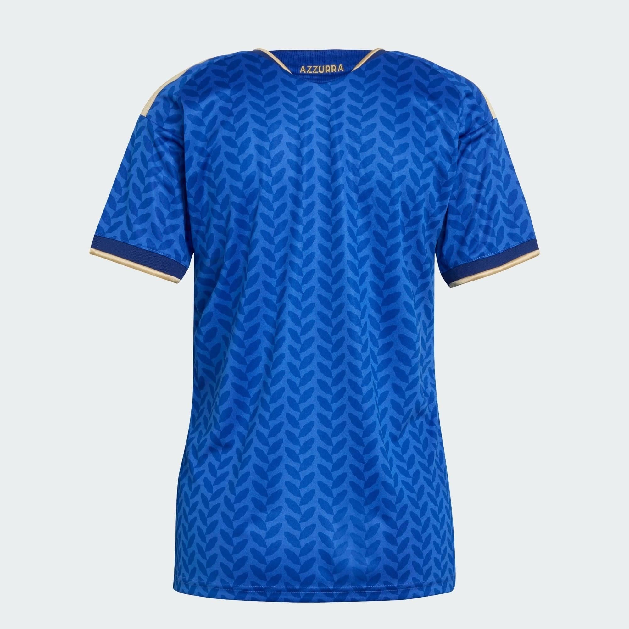 Camisa Feminina Itália 26/27 Home, Camisas de Futebol, PIQUE DE JOGADOR, A camisa do seu time favorito agora disponível em nossa loja! Confeccionadas com tecido de poliéster de alta qualidade e uma tecnologia respirável de ponta, nossas camisas são uma fusão perfeita de conforto, resistência e frescor duradouro. Sinta-se envolvido(a) em luxo enquanto apoia o seu time, seja nas vibrantes arquibancadas ou no calor da competição nas quadras. O design exclusivo e as cores vibrantes destacam-se, tornando esta ca