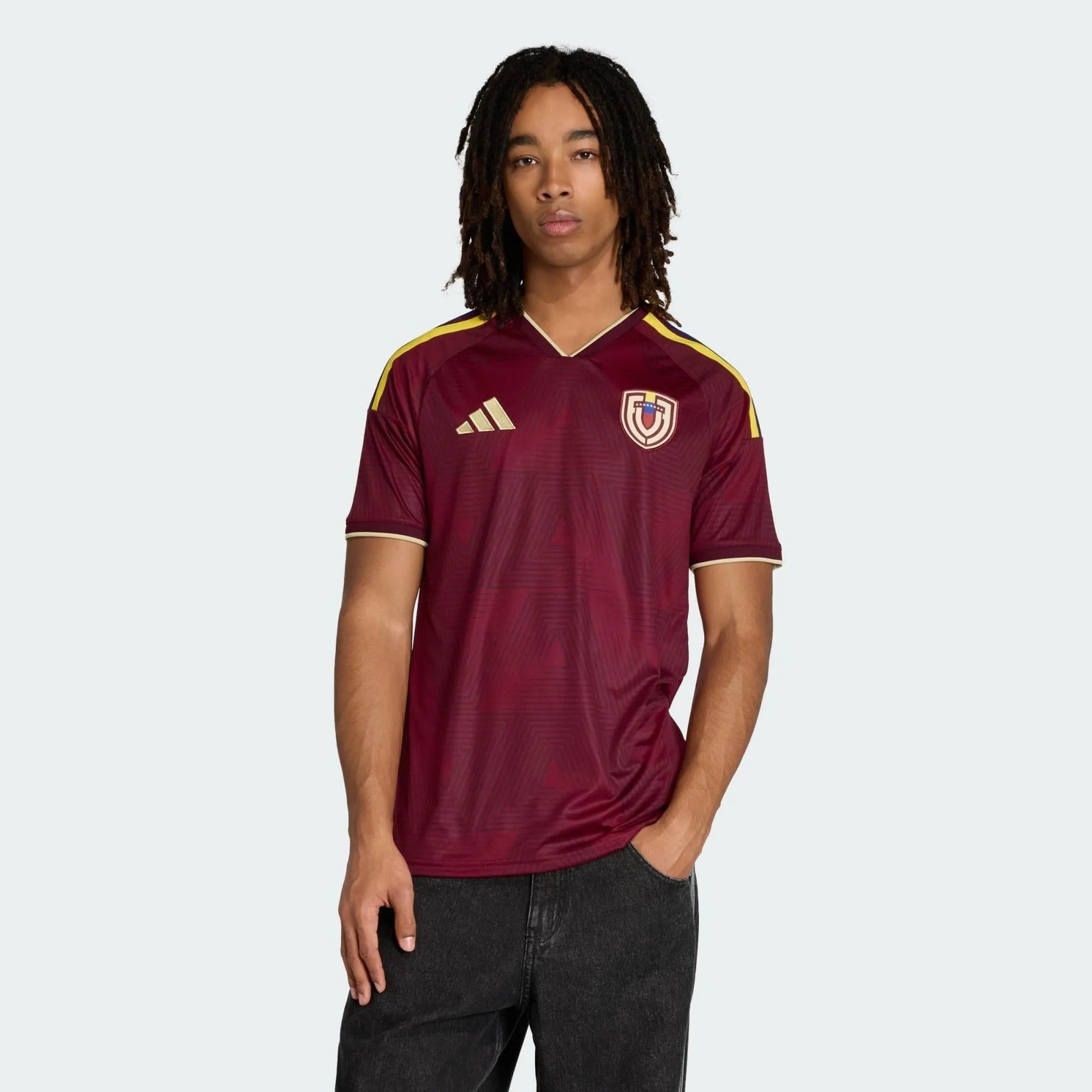 Camisa Venezuela 26/27 Home, , PIQUE DE JOGADOR, A camisa do seu time favorito agora disponível em nossa loja! Confeccionadas com tecido de poliéster de alta qualidade e uma tecnologia respirável de ponta, nossas camisas são uma fusão perfeita de conforto, resistência e frescor duradouro. Sinta-se envolvido(a) em luxo enquanto apoia o seu time, seja nas vibrantes arquibancadas ou no calor da competição nas quadras. O design exclusivo e as cores vibrantes destacam-se, tornando esta camisa um ícone de estilo 