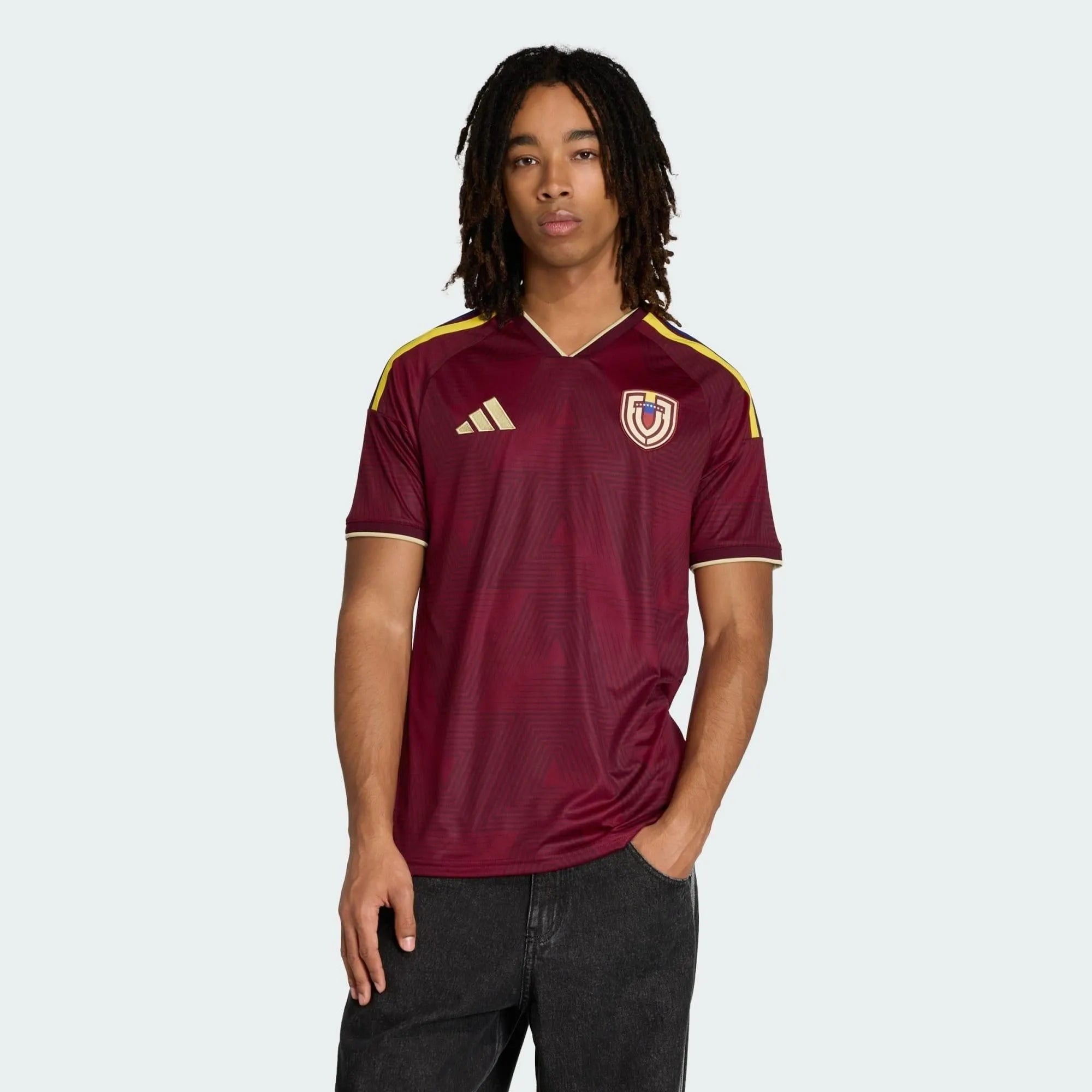 Camisa Venezuela 26/27 Home, , PIQUE DE JOGADOR, A camisa do seu time favorito agora disponível em nossa loja! Confeccionadas com tecido de poliéster de alta qualidade e uma tecnologia respirável de ponta, nossas camisas são uma fusão perfeita de conforto, resistência e frescor duradouro. Sinta-se envolvido(a) em luxo enquanto apoia o seu time, seja nas vibrantes arquibancadas ou no calor da competição nas quadras. O design exclusivo e as cores vibrantes destacam-se, tornando esta camisa um ícone de estilo 