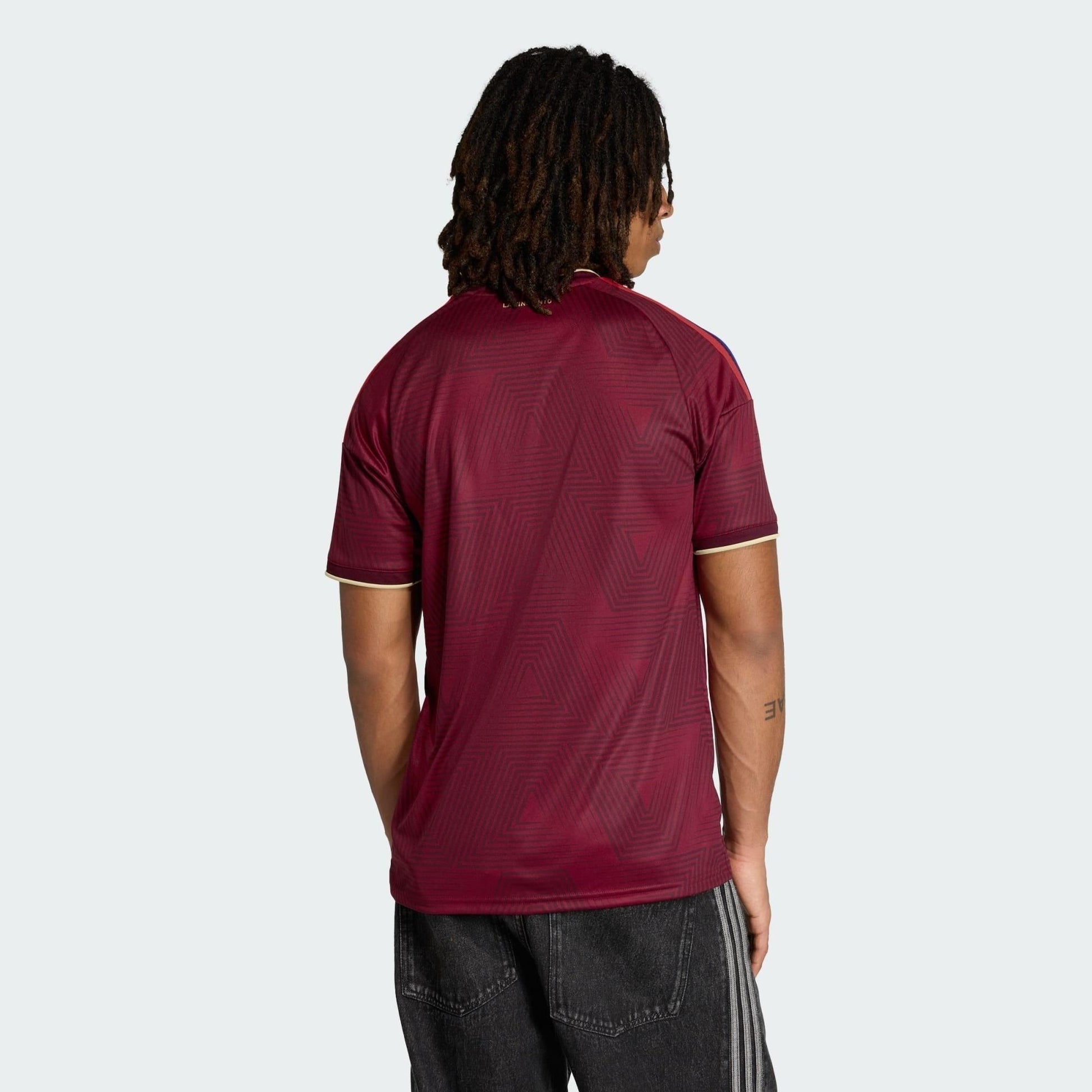 Camisa Venezuela 26/27 Home, , PIQUE DE JOGADOR, A camisa do seu time favorito agora disponível em nossa loja! Confeccionadas com tecido de poliéster de alta qualidade e uma tecnologia respirável de ponta, nossas camisas são uma fusão perfeita de conforto, resistência e frescor duradouro. Sinta-se envolvido(a) em luxo enquanto apoia o seu time, seja nas vibrantes arquibancadas ou no calor da competição nas quadras. O design exclusivo e as cores vibrantes destacam-se, tornando esta camisa um ícone de estilo 