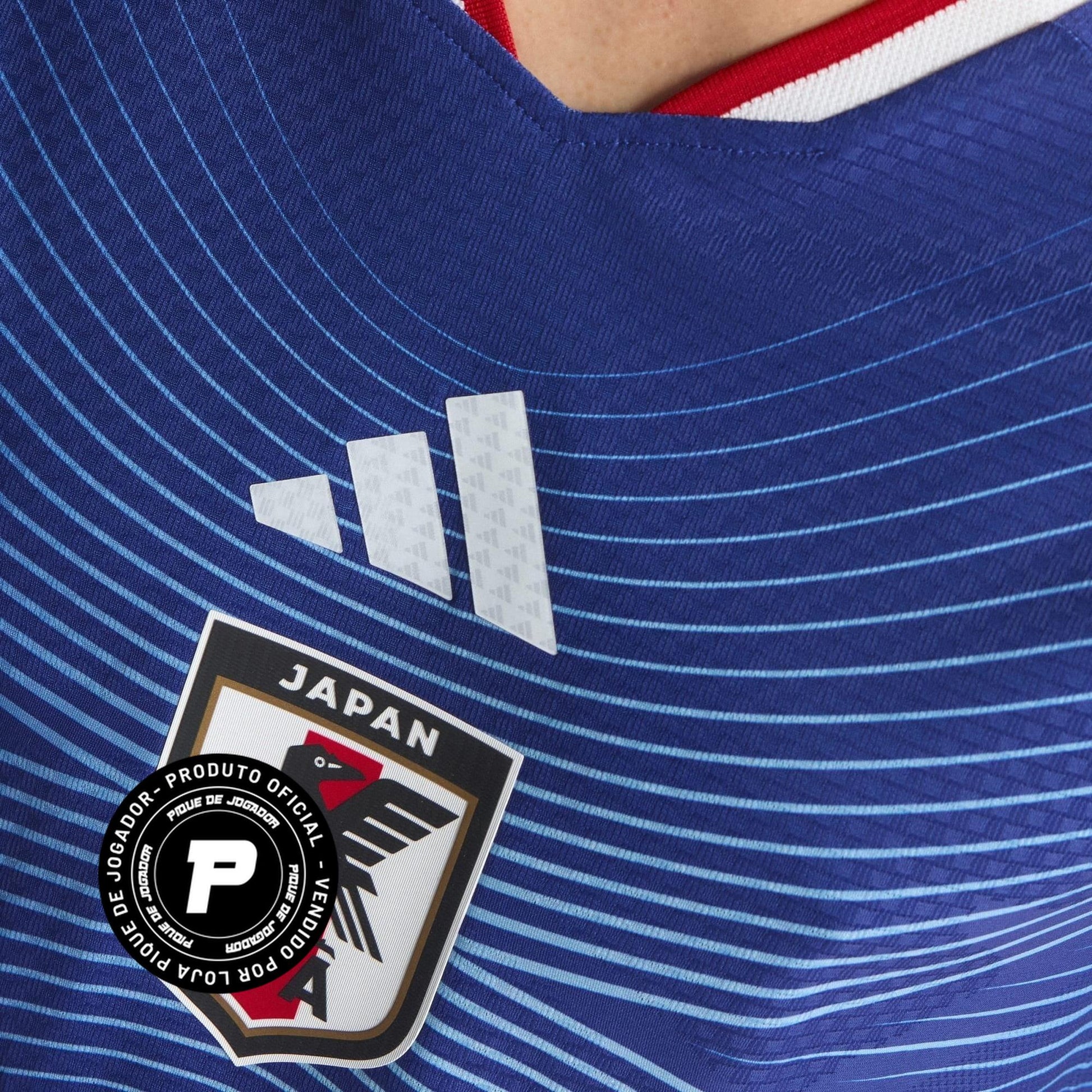 Camisa Japão 26/27 Home Jogador, Camisas de Futebol, PIQUE DE JOGADOR, A camisa do seu time favorito agora disponível em nossa loja! Confeccionadas com tecido de poliéster de alta qualidade e uma tecnologia respirável de ponta, nossas camisas são uma fusão perfeita de conforto, resistência e frescor duradouro. Sinta-se envolvido(a) em luxo enquanto apoia o seu time, seja nas vibrantes arquibancadas ou no calor da competição nas quadras. O design exclusivo e as cores vibrantes destacam-se, tornando esta cami