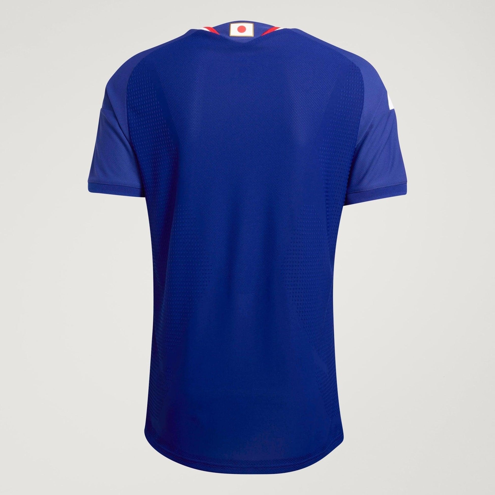 Camisa Japão 26/27 Home Jogador, Camisas de Futebol, PIQUE DE JOGADOR, A camisa do seu time favorito agora disponível em nossa loja! Confeccionadas com tecido de poliéster de alta qualidade e uma tecnologia respirável de ponta, nossas camisas são uma fusão perfeita de conforto, resistência e frescor duradouro. Sinta-se envolvido(a) em luxo enquanto apoia o seu time, seja nas vibrantes arquibancadas ou no calor da competição nas quadras. O design exclusivo e as cores vibrantes destacam-se, tornando esta cami