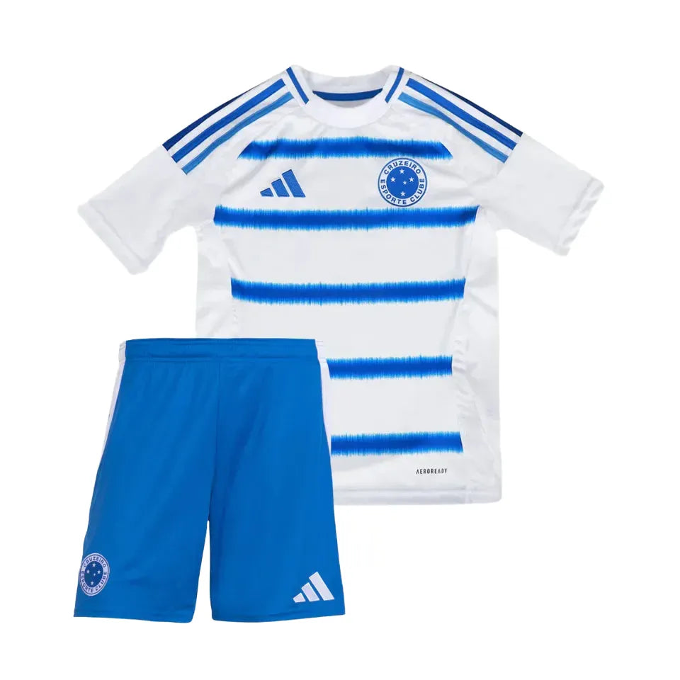 Conjunto Infantil Adidas Cruzeiro 25/26 Away, Camisa Futebol, Adidas, Ficha do Produto TecnologiaAeroReady: Sistema que controla o excesso de umidade do corpo, garantindo a rápida secagem do suor durante os exercícios. Composição: 100% PoliésterMarca: AdidasIndicada para: Jogo/CasualGênero: MasculinoEscudo: EmborrachadoOrigem: ImportadoManga: Curta-PIQUE DE JOGADOR