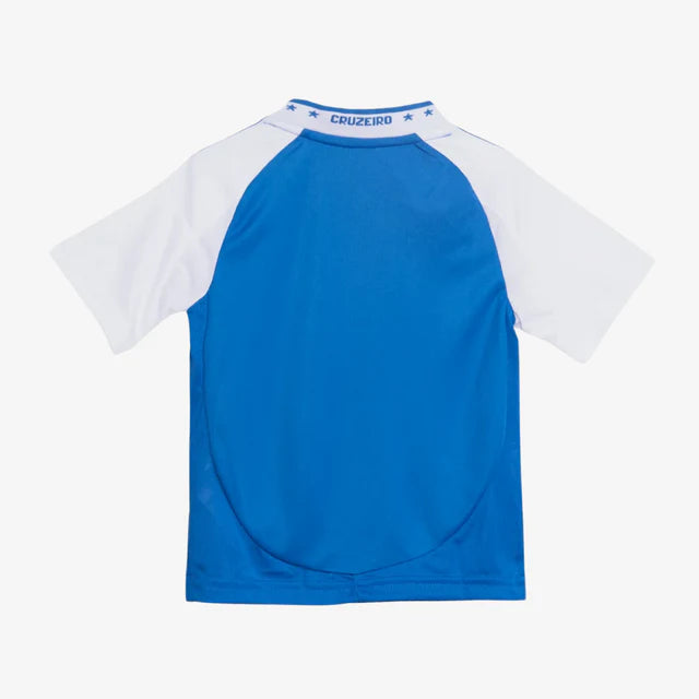 Conjunto Infantil Adidas Cruzeiro 25/26 Home, Camisa Futebol, Adidas, Ficha do Produto TecnologiaAeroReady: Sistema que controla o excesso de umidade do corpo, garantindo a rápida secagem do suor durante os exercícios. Composição: 100% PoliésterMarca: AdidasIndicada para: Jogo/CasualGênero: MasculinoEscudo: EmborrachadoOrigem: ImportadoManga: Curta-PIQUE DE JOGADOR
