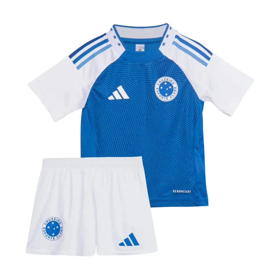 Conjunto Infantil Adidas Cruzeiro 25/26 Home, Camisa Futebol, Adidas, Ficha do Produto TecnologiaAeroReady: Sistema que controla o excesso de umidade do corpo, garantindo a rápida secagem do suor durante os exercícios. Composição: 100% PoliésterMarca: AdidasIndicada para: Jogo/CasualGênero: MasculinoEscudo: EmborrachadoOrigem: ImportadoManga: Curta-PIQUE DE JOGADOR
