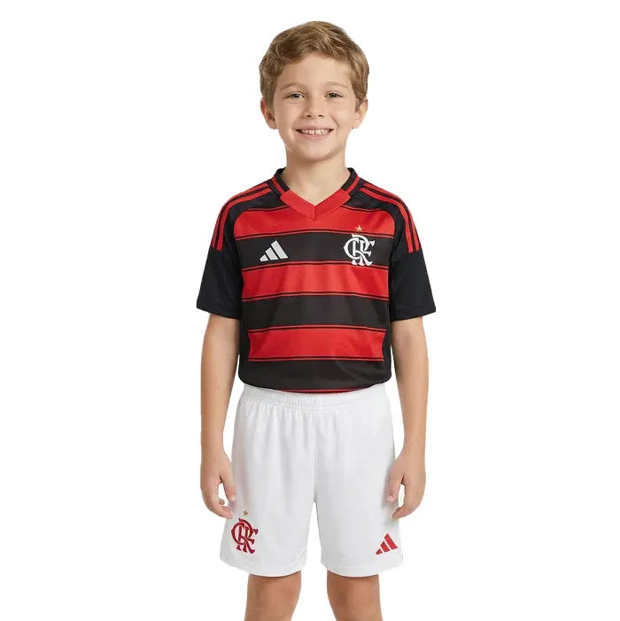 Conjunto Infantil Adidas Flamengo 25/26 I, Camisa Futebol, Adidas, Ficha do Produto TecnologiaAeroReady: Sistema que controla o excesso de umidade do corpo, garantindo a rápida secagem do suor durante os exercícios. Composição: 100% PoliésterMarca: AdidasIndicada para: Jogo/CasualGênero: MasculinoEscudo: BordadoOrigem: ImportadoManga: Curta-PIQUE DE JOGADOR