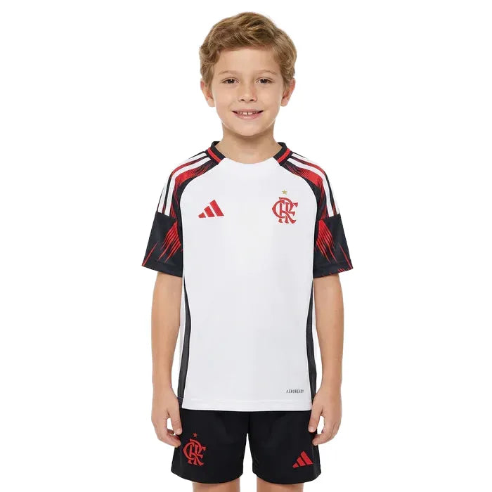 Conjunto Infantil Adidas Flamengo 25/26 II, Camisa Futebol, Adidas, Ficha do Produto TecnologiaAeroReady: Sistema que controla o excesso de umidade do corpo, garantindo a rápida secagem do suor durante os exercícios. Composição: 100% PoliésterMarca: AdidasIndicada para: Jogo/CasualGênero: MasculinoEscudo: BordadoOrigem: ImportadoManga: Curta-PIQUE DE JOGADOR