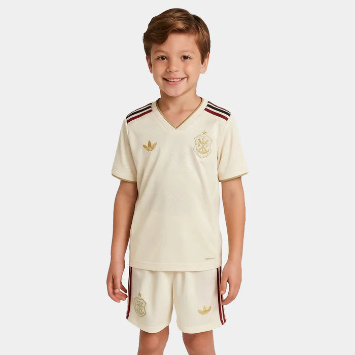 Conjunto Infantil Adidas Flamengo 25/26 Third, Camisa Futebol, Adidas, Ficha do Produto TecnologiaAeroReady: Sistema que controla o excesso de umidade do corpo, garantindo a rápida secagem do suor durante os exercícios. Composição: 100% PoliésterMarca: AdidasIndicada para: Jogo/CasualGênero: MasculinoEscudo: BordadoOrigem: ImportadoManga: Curta-PIQUE DE JOGADOR