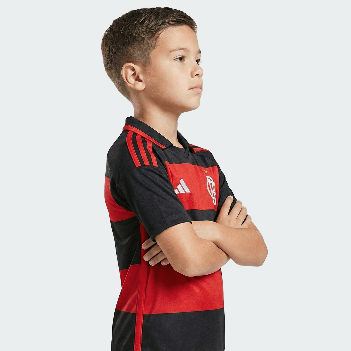 Conjunto Infantil Adidas Flamengo 26/27 I, Camisa Futebol, Adidas, VISTA O MANTO! Conheça a Camisa I CR Flamengo 26, uma mistura de tradição no futebol e inovação adidas. Criada para aqueles que vivem e respiram o esporte, esta é mais do que apenas uma camisa - é um símbolo de herança e paixão.Refrescante. Seca. Pronta. A tecnologia Climacool absorve e dispersa o suor para um desempenho sem distrações, permitindo que você se concentre no jogo. Adornada com o escudo costurado do clube, esta camisa é um teste