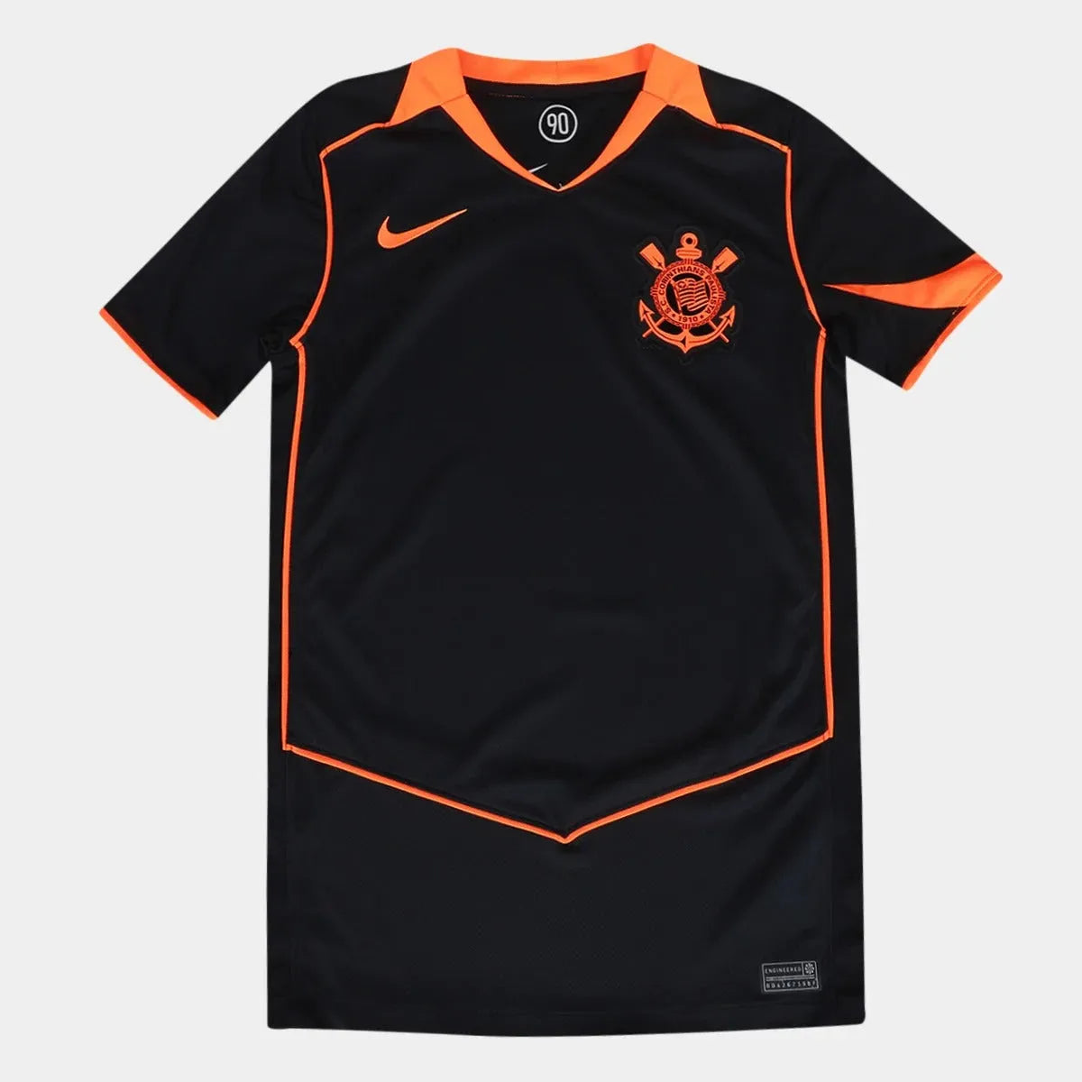 Conjunto Infantil Feminino Nike Corinthians 2025/26 III, Camisas de Futebol, PIQUE DE JOGADOR, Essa não é qualquer camisa.É a armadura dos jogadores que carregam o peso da história do Corinthians em campo.A versão jogador 2025/26 chega como uma homenagem direta ao Mundial de 2000 — o título que fez o mundo respeitar o Timão, o dia em que a Fiel calou o planeta com raça, suor e coração. Com design que resgata o branco clássico com mangas pretas, cada detalhe dessa camisa foi feito pra honrar aquele time que 