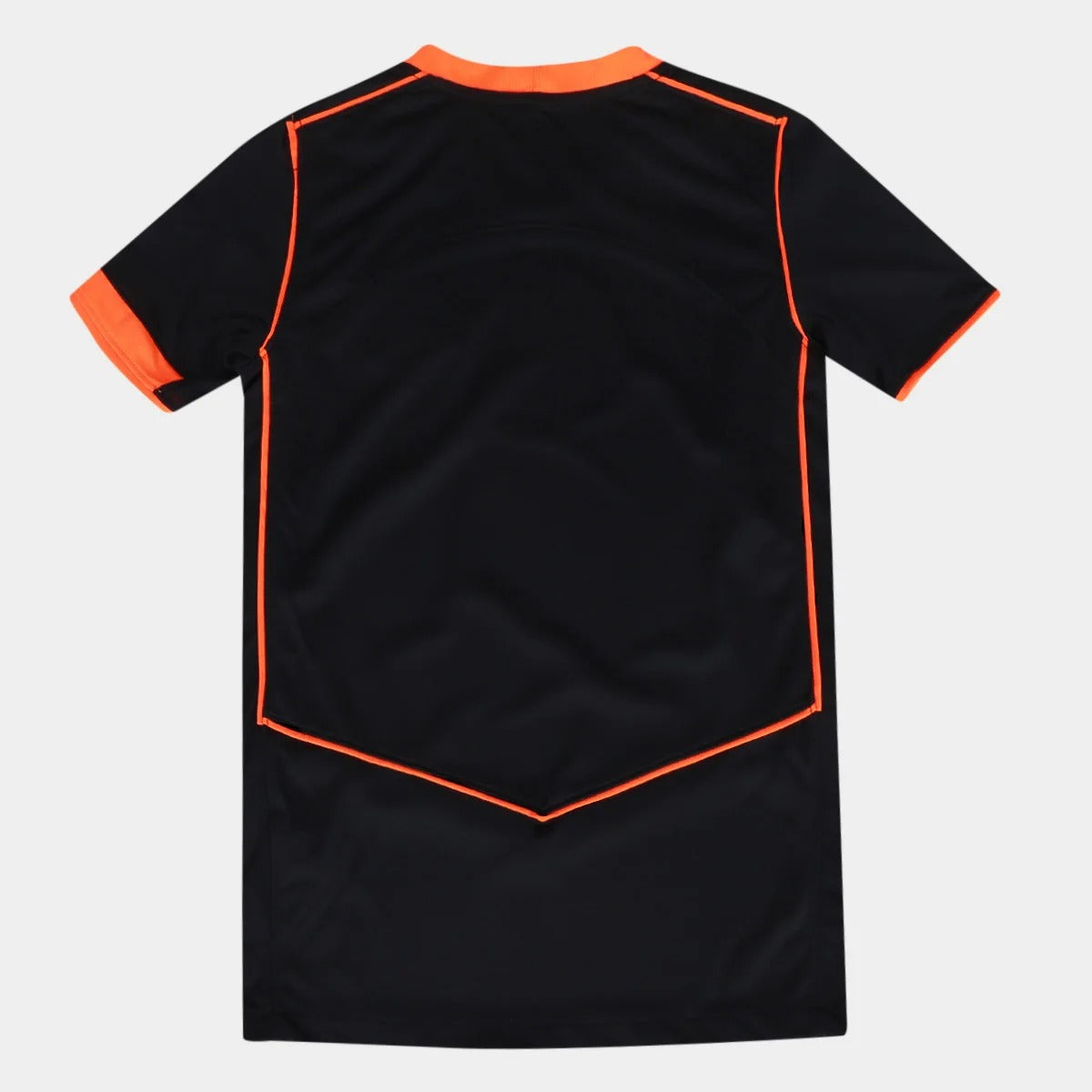 Conjunto Infantil Feminino Nike Corinthians 2025/26 III, Camisas de Futebol, PIQUE DE JOGADOR, Essa não é qualquer camisa.É a armadura dos jogadores que carregam o peso da história do Corinthians em campo.A versão jogador 2025/26 chega como uma homenagem direta ao Mundial de 2000 — o título que fez o mundo respeitar o Timão, o dia em que a Fiel calou o planeta com raça, suor e coração. Com design que resgata o branco clássico com mangas pretas, cada detalhe dessa camisa foi feito pra honrar aquele time que 