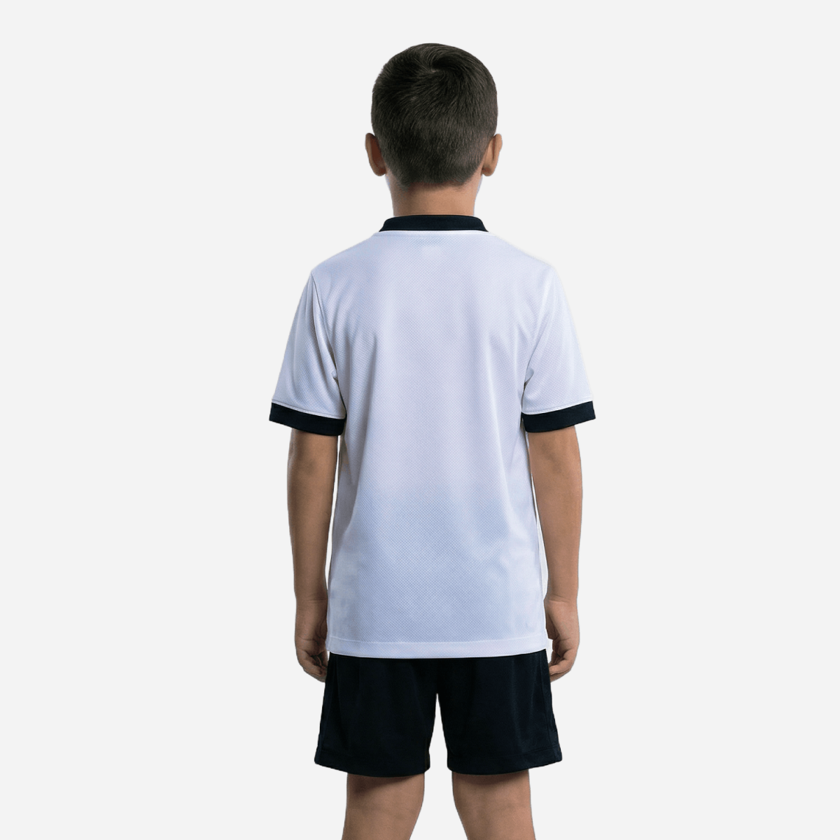 Conjunto Infantil Nike Atlético Mineiro 2026/27 II, Camisas de Futebol, PIQUE DE JOGADOR, Descrição Inspirada no título de Campeão Brasileiro de 1971, a nova camisa 2 do Galo celebra a doideira que se espalhou para milhões de cabeças de atleticanos após a cabeçada histórica de Dadá Maravilha. O manto alvinegro pra quem vive o Galo dentro e fora das arquibancadas. A versão torcedor oferece o caimento perfeito para representar o Atlético com conforto todos os dias. Detalhes do Produto Tecnologia Nike Dri-FIT 